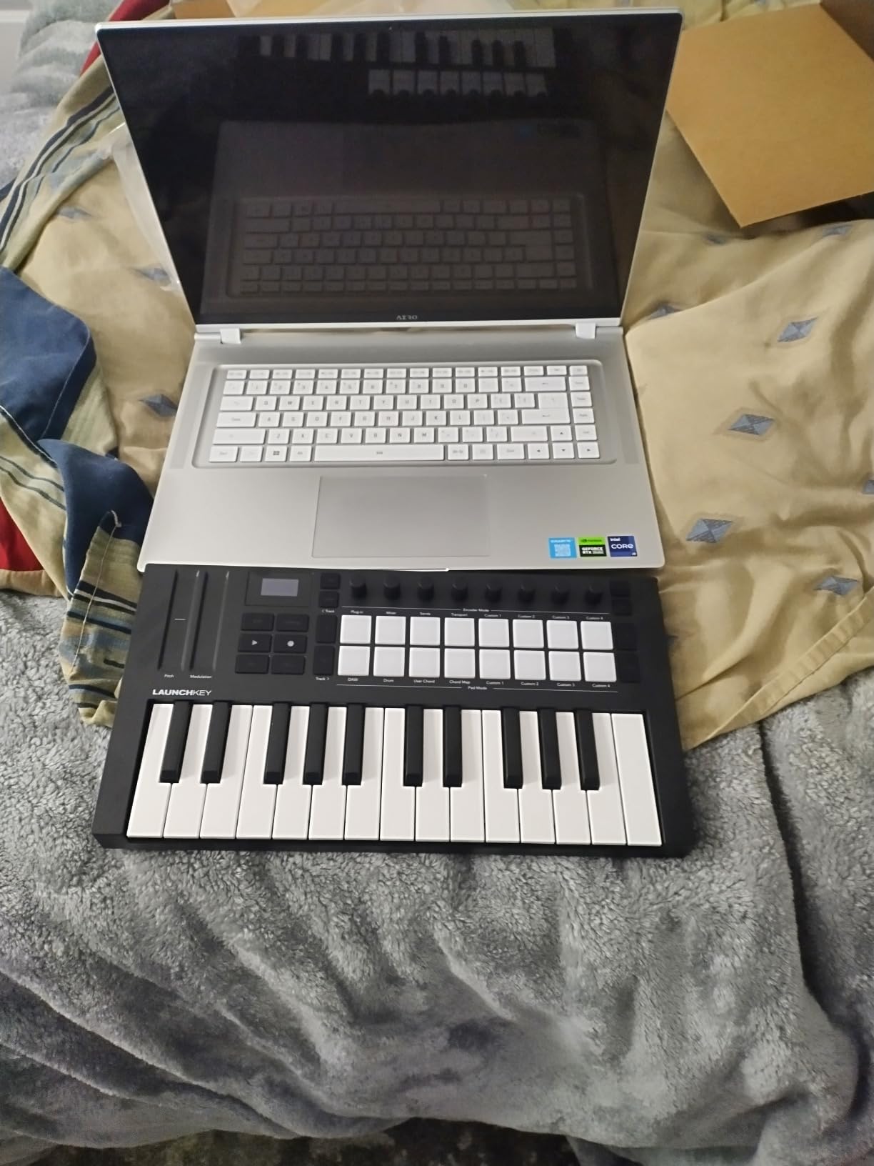 Novation Launchkey 37 MK4 - Compact 37 Key USB MIDI Keyboard Controller with DAW Integration, Chord Mode, Scale Mode, 8 Drum Pads customer photo 2