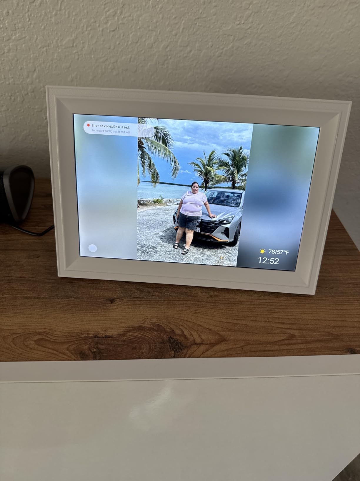 Smart White Digital Picture Frame WiFi Send Photos from Your Phone 16GB Storage 10.1inch 1280x800 IPS Touch Screen Digital Photo Frame Auto-Rotate Wall Mountable Photo Picture Frame Digital customer photo 1