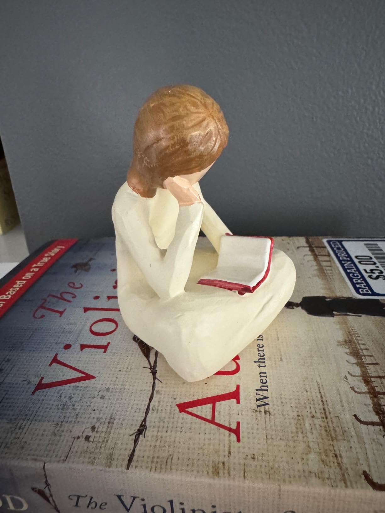 Cuayaes Reading Thinker Statue Book Lover Gifts for Women Readers, Graduates, Students, Teachers, Bookshelf Decor Aesthetic Sculpture Home Decor for Shelves Desk Office Living Room customer photo 2