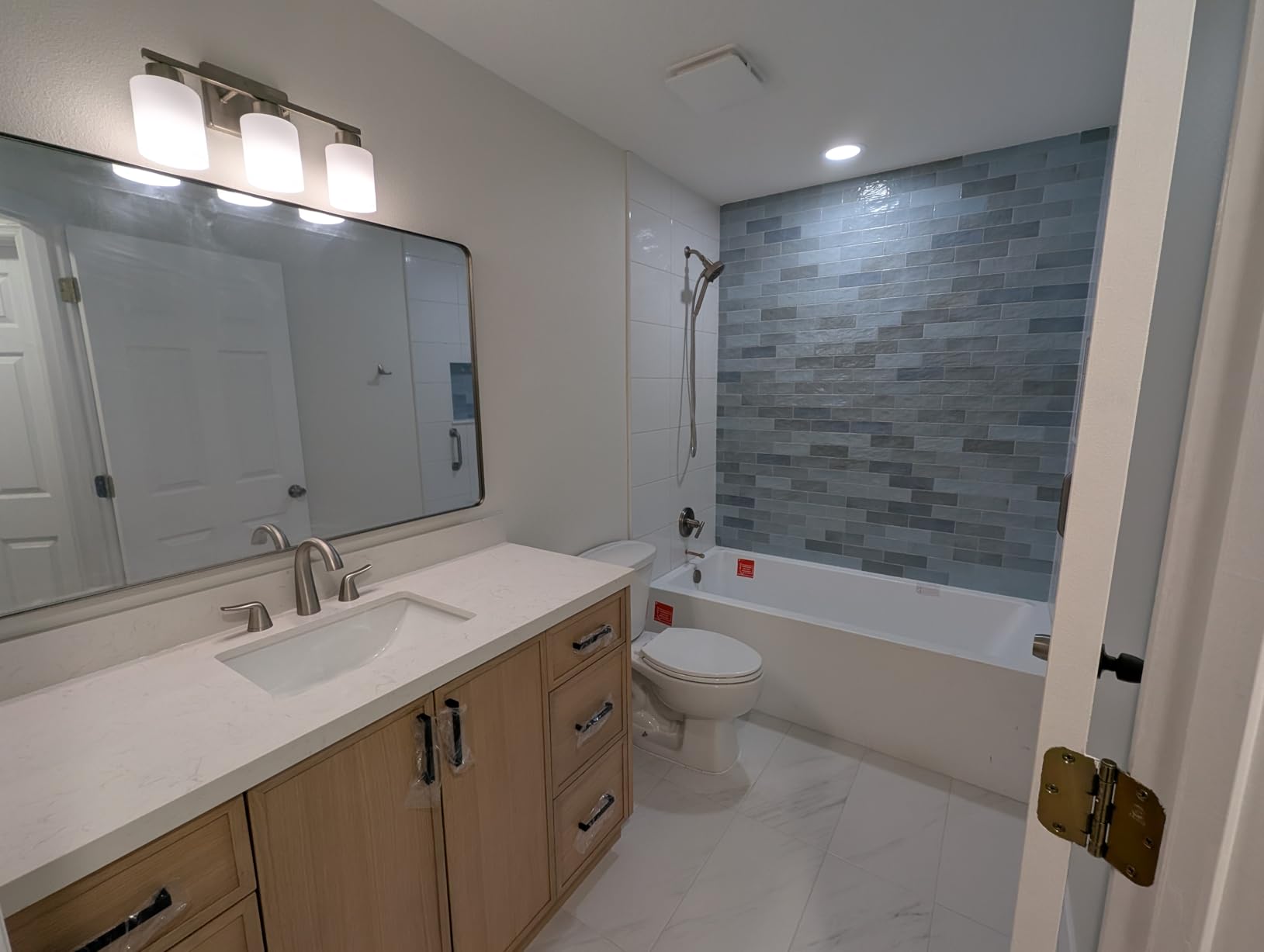 Fine Fixtures Acrylic, Fiberglass Alcove Soaking Bathtub with Integral Apron Front in Glossy White - Right Hand Drain, 72