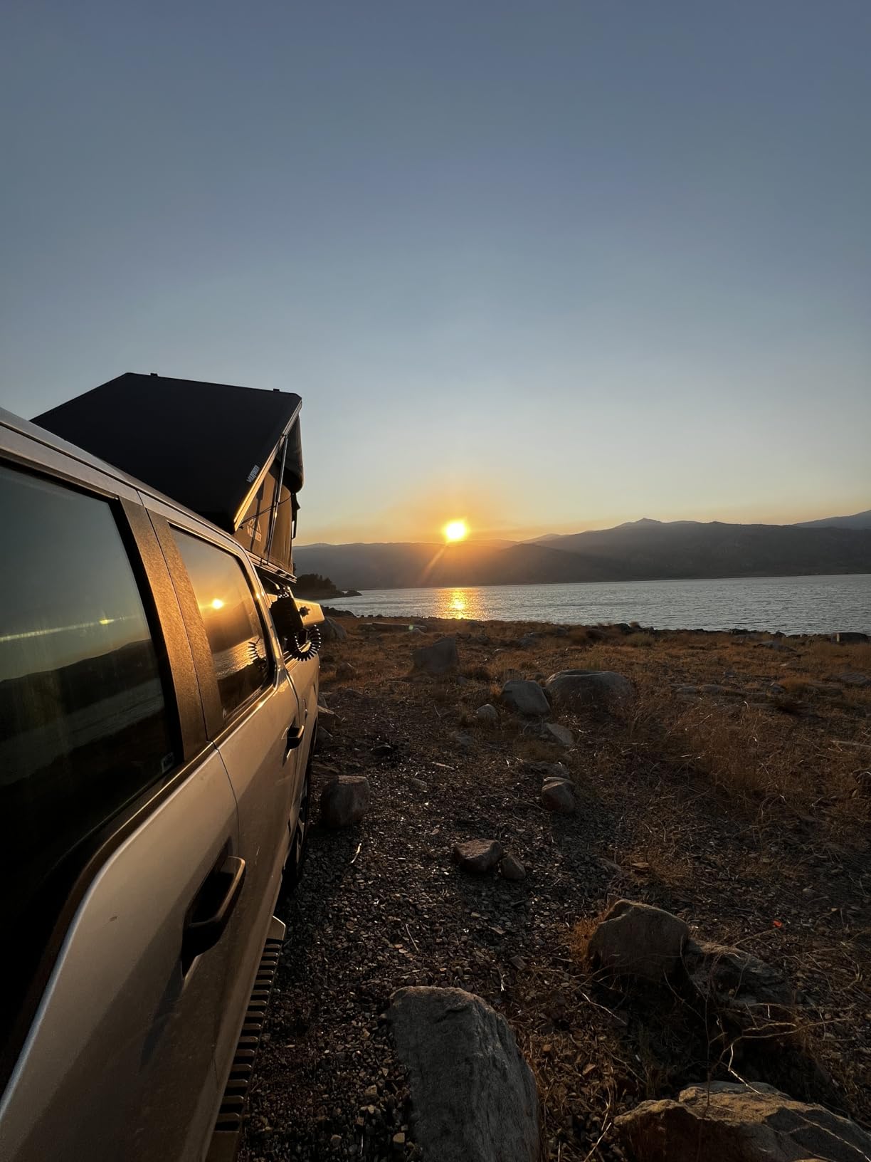WildFinder Rooftop Tent Hard Shell Roof Top Tent Hardshell Suitable for Jeep SUV Truck Van, 2-3 Person, Gray customer photo 1