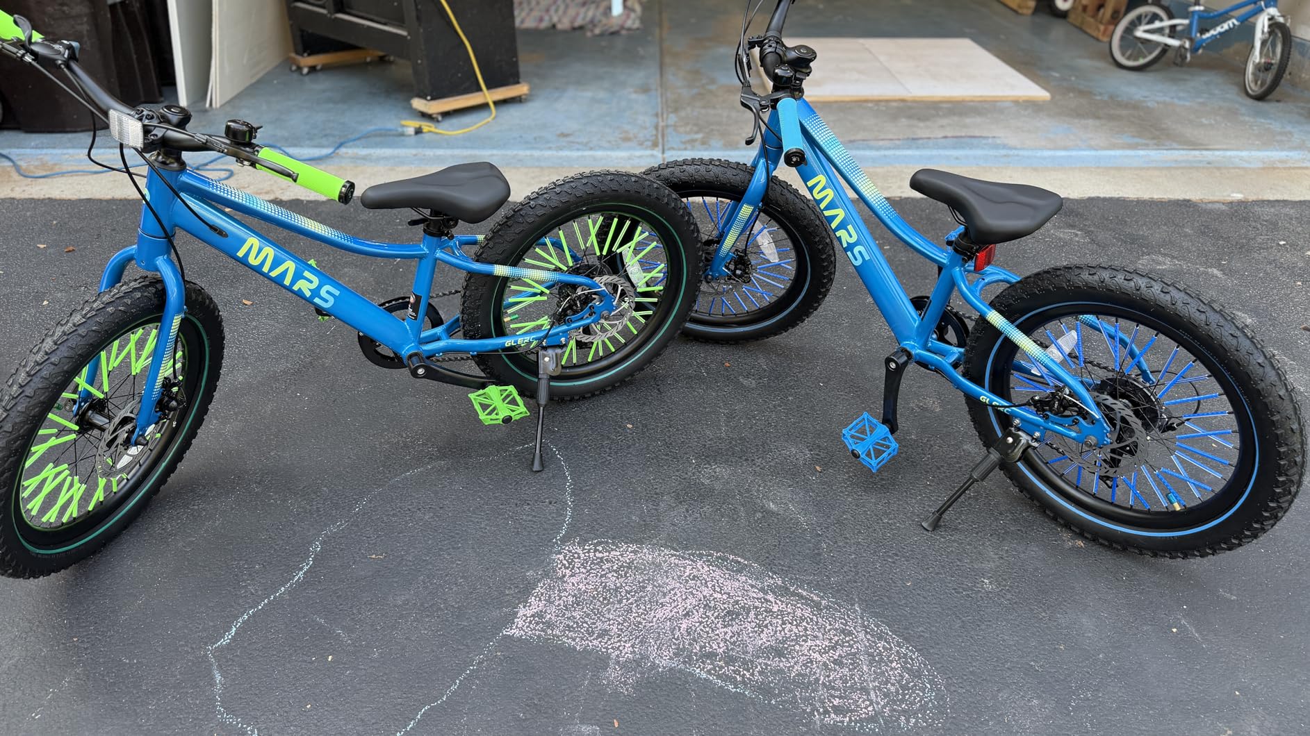 Glerc Mars Kids Mountain Bike, 20 24 Inch Fat Tire Bike for Teen Ages 6-14 Year Old, Bicycle with 2.8-Inch Wide Tires and 6 Speed Drivetrain, Multiple Colors customer photo 2