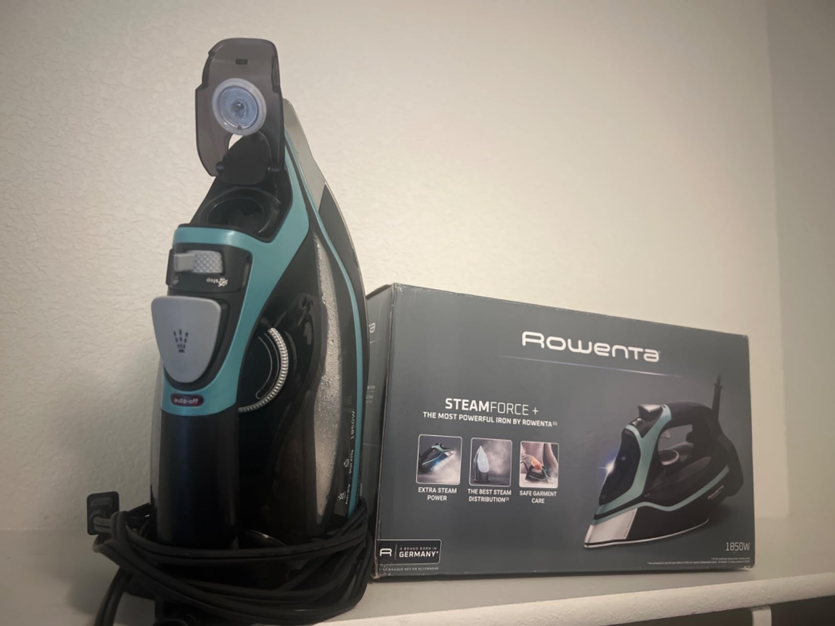 Rowenta Steam Force Pro Steam Iron for Clothes, 1850 Watts, 5 Presets Smart Screen, Stainless Steel Soleplate, High-Efficiency Handheld Steamer Ironing, Anti-Drip Protection, Black Copper, DW9580 customer photo 2