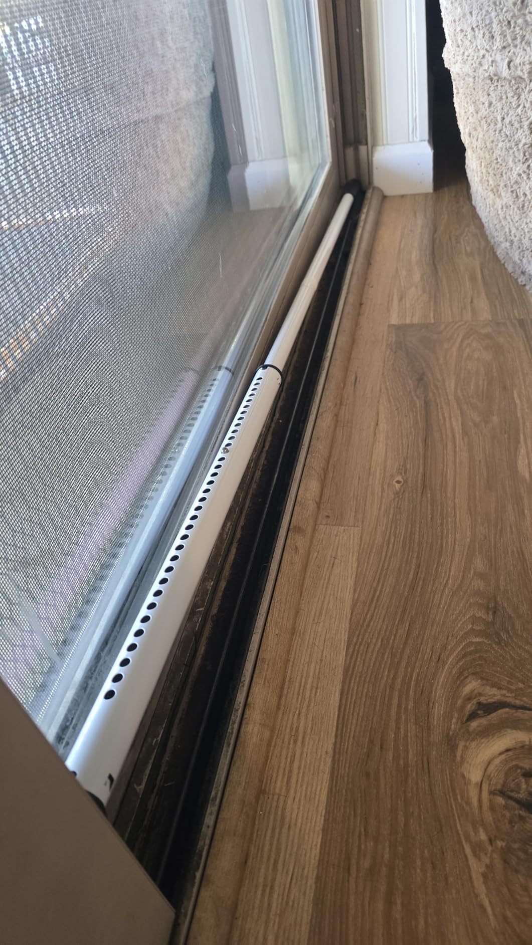 AceMining Sliding Door Security Bar, Heavy Duty Sliding Patio Door Lock Bar, 20-50inch Adjustable Multi-use Window Security Bars, Sliding Door Stopper, White, 1Pack customer photo 2