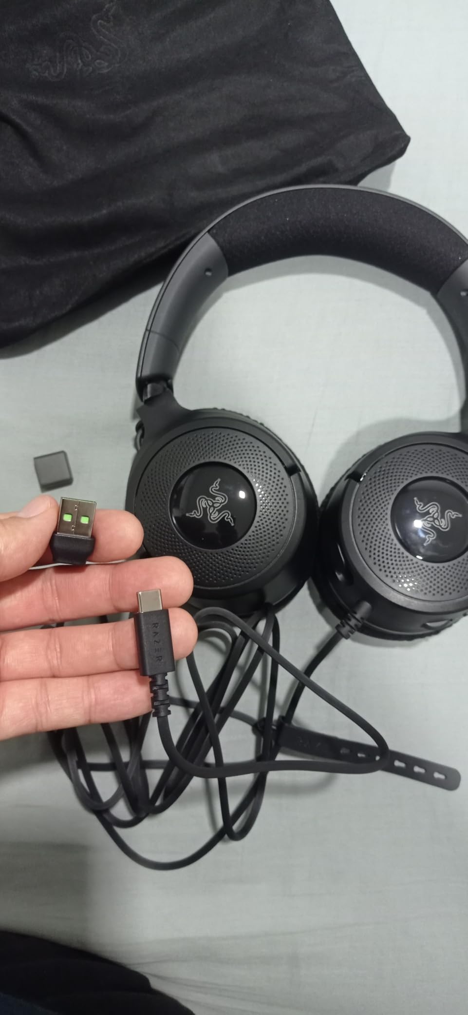 Razer Kraken V4 X Wired Gaming Headset - 40mm Drivers, Cardioid Mic, Memory Foam Cushions, Chroma RGB customer photo 1