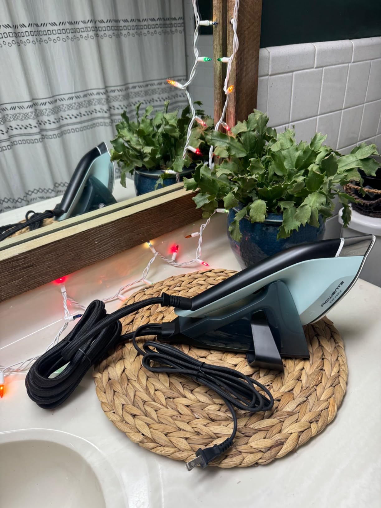 Rowenta 2-in-1 Duo Force Iron and Steamer for Clothes, 1700W Steam Iron, Stainless Steel Soleplate, Ultra-Lightweight, Detachable 13.5-oz Water Tank, Clothes Steamer, Anti-Drip, Black & Green, JR4030 customer photo 2