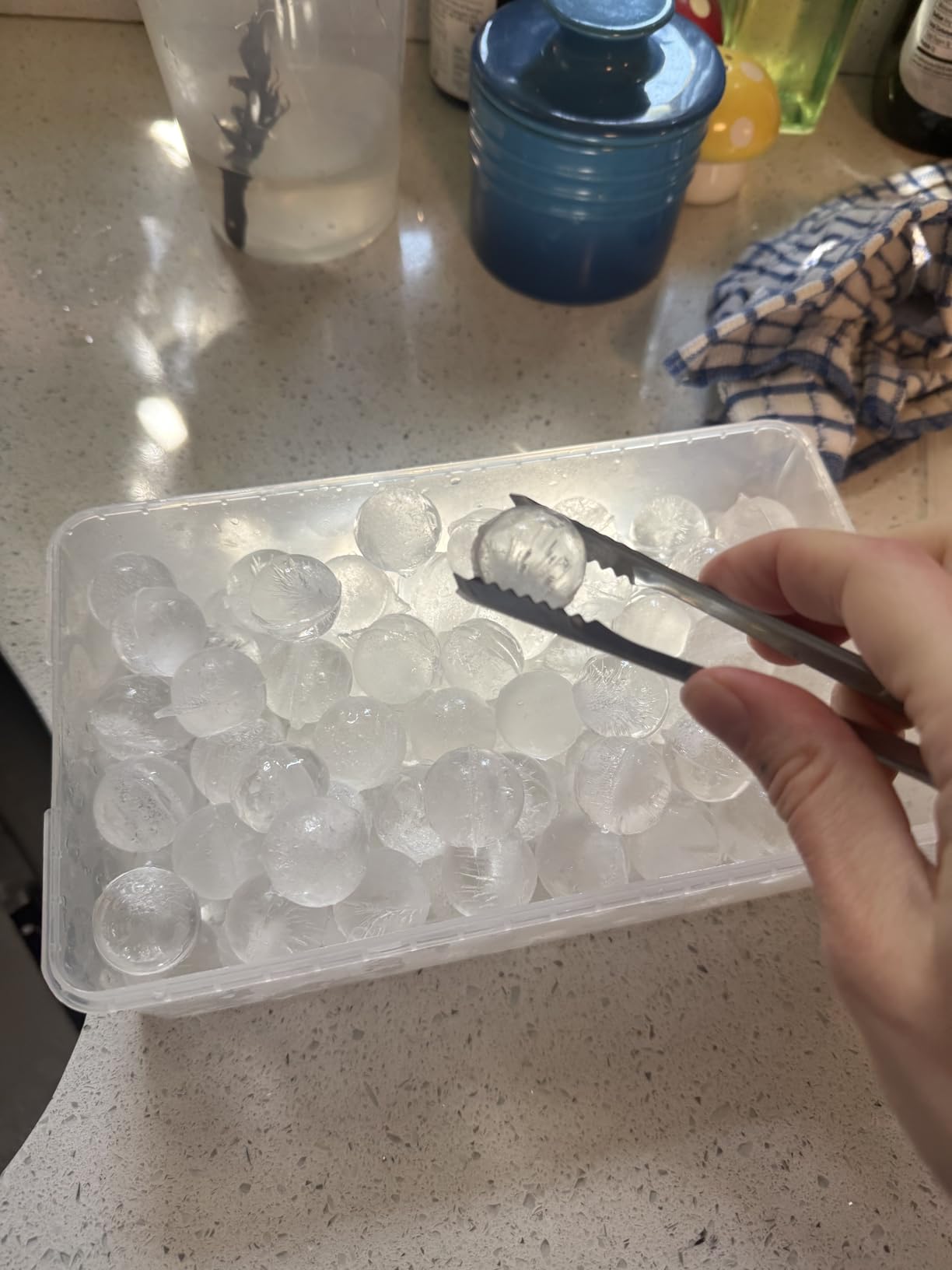 WIBIMEN Ice Cube Tray with Lid and Bin - Round Ice Trays for Freezer with Lid - Ice Cube Trays for Freezer with Ice Container (1
