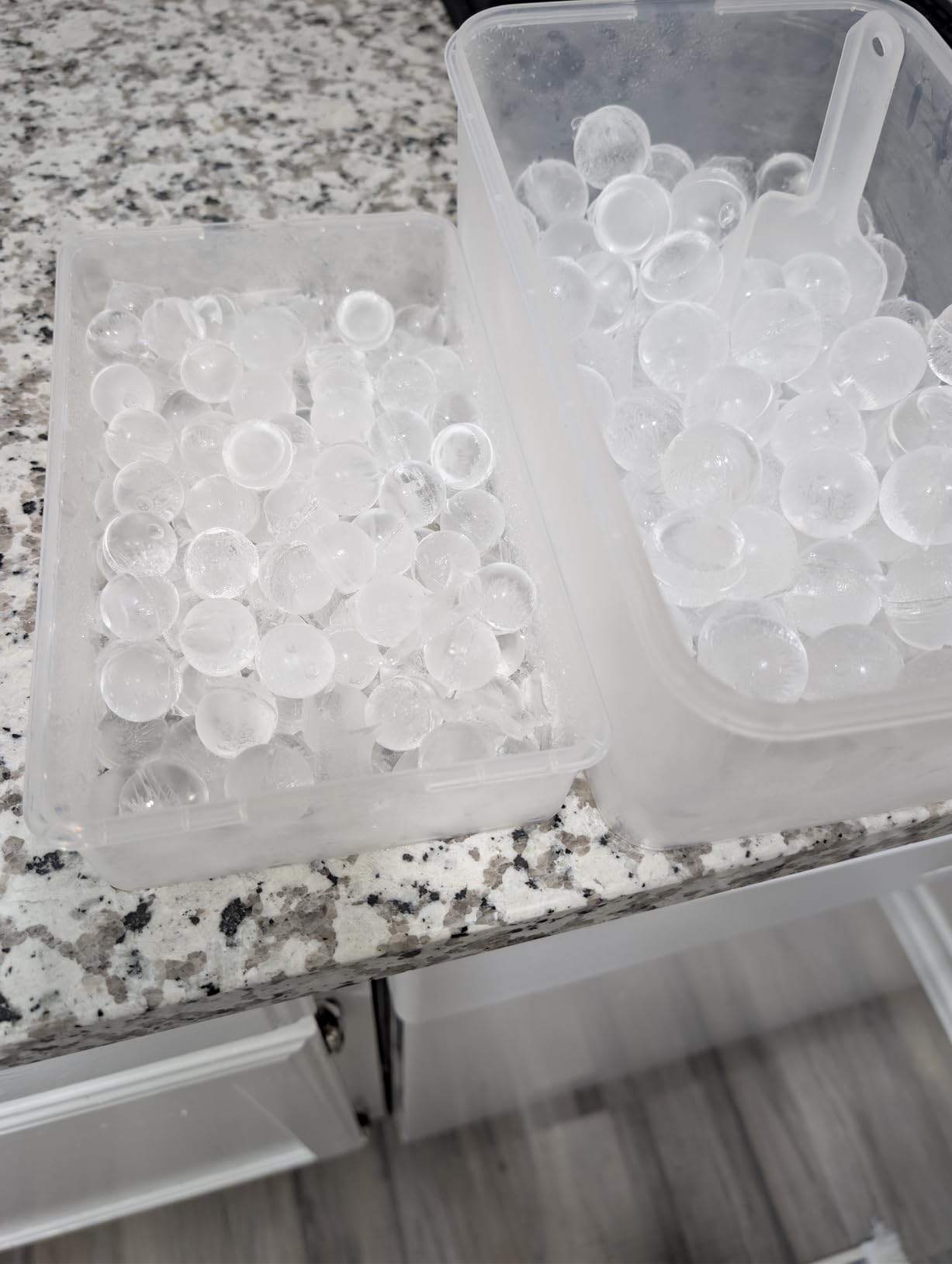WIBIMEN Ice Cube Tray with Lid and Bin - Round Ice Trays for Freezer with Lid - Ice Cube Trays for Freezer with Ice Container (1