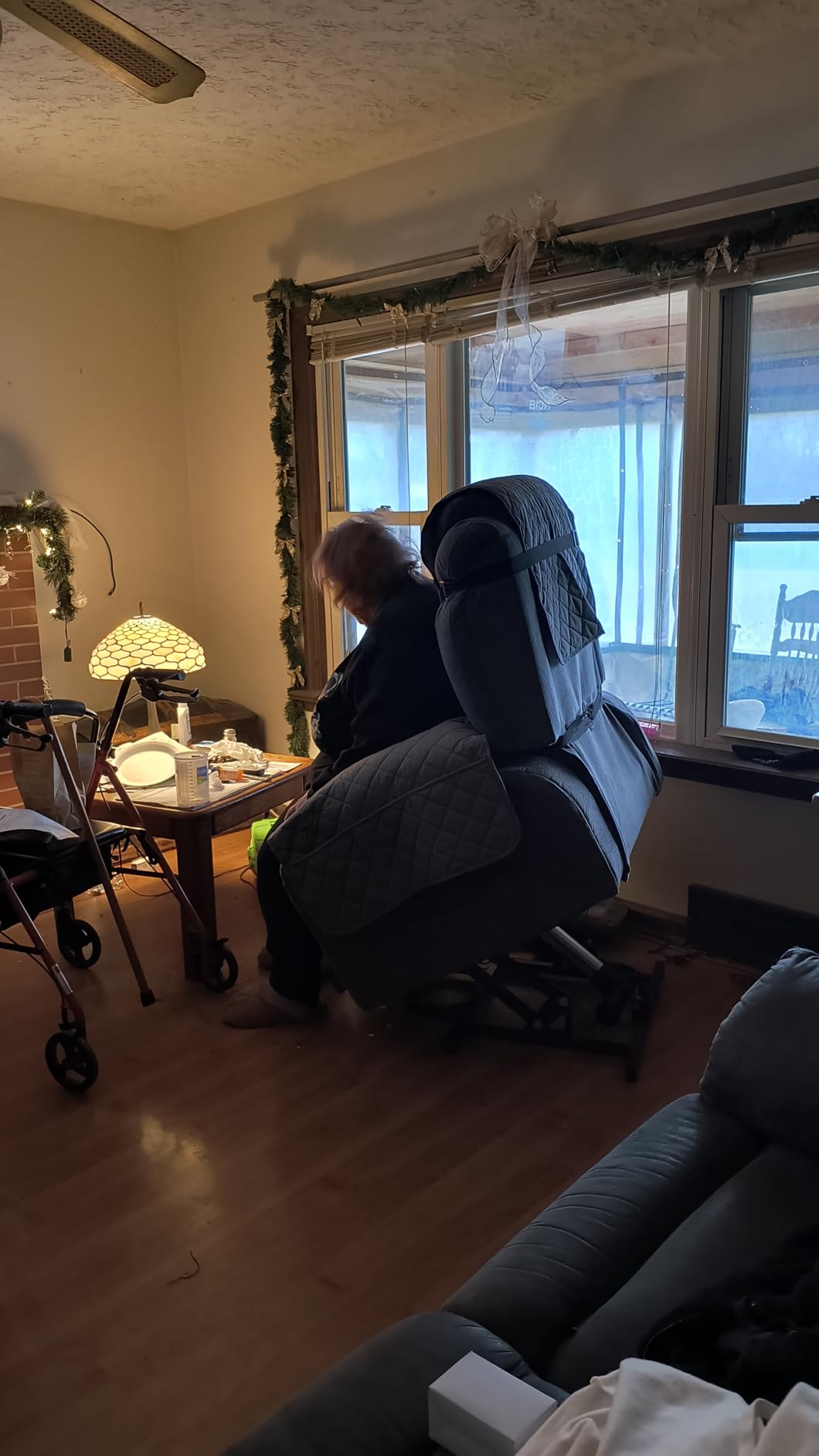 BOSMILLER Power Lift Recliner Chair for Elderly with Vibration Massage and Lumbar Heating Electric Oversized Single Sofa with Cup Holder and USB Charge Port for Living Room customer photo 1