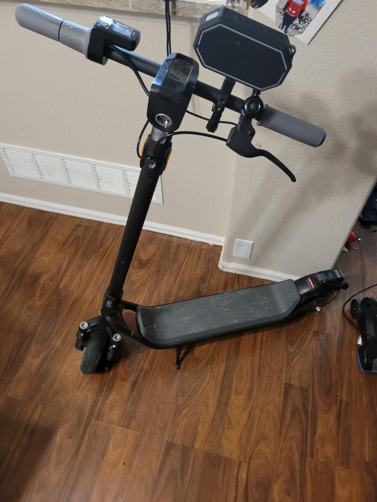 NIU 100P/300X Electric Scooter - 600-1000W Peak Power, 18-37.3 Miles Range customer photo 1