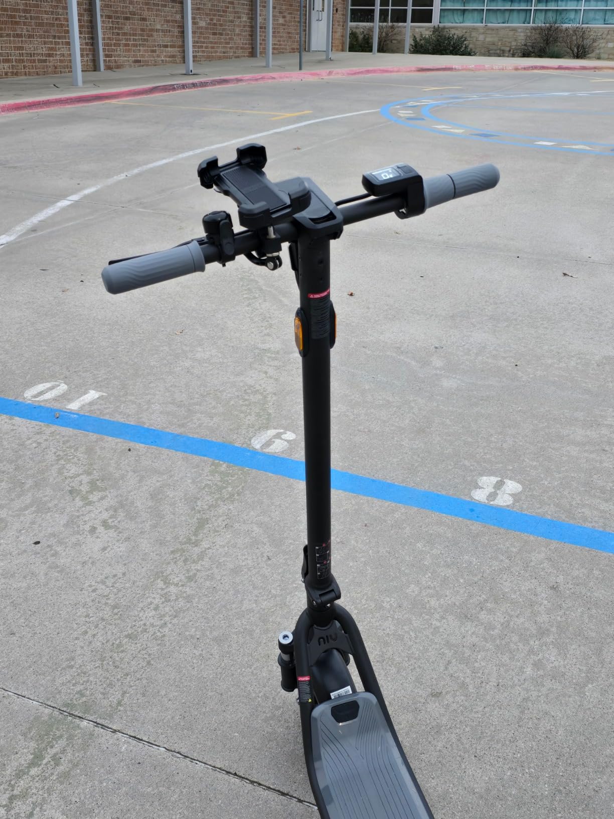 NIU 100P/300X Electric Scooter - 600-1000W Peak Power, 18-37.3 Miles Range customer photo 2