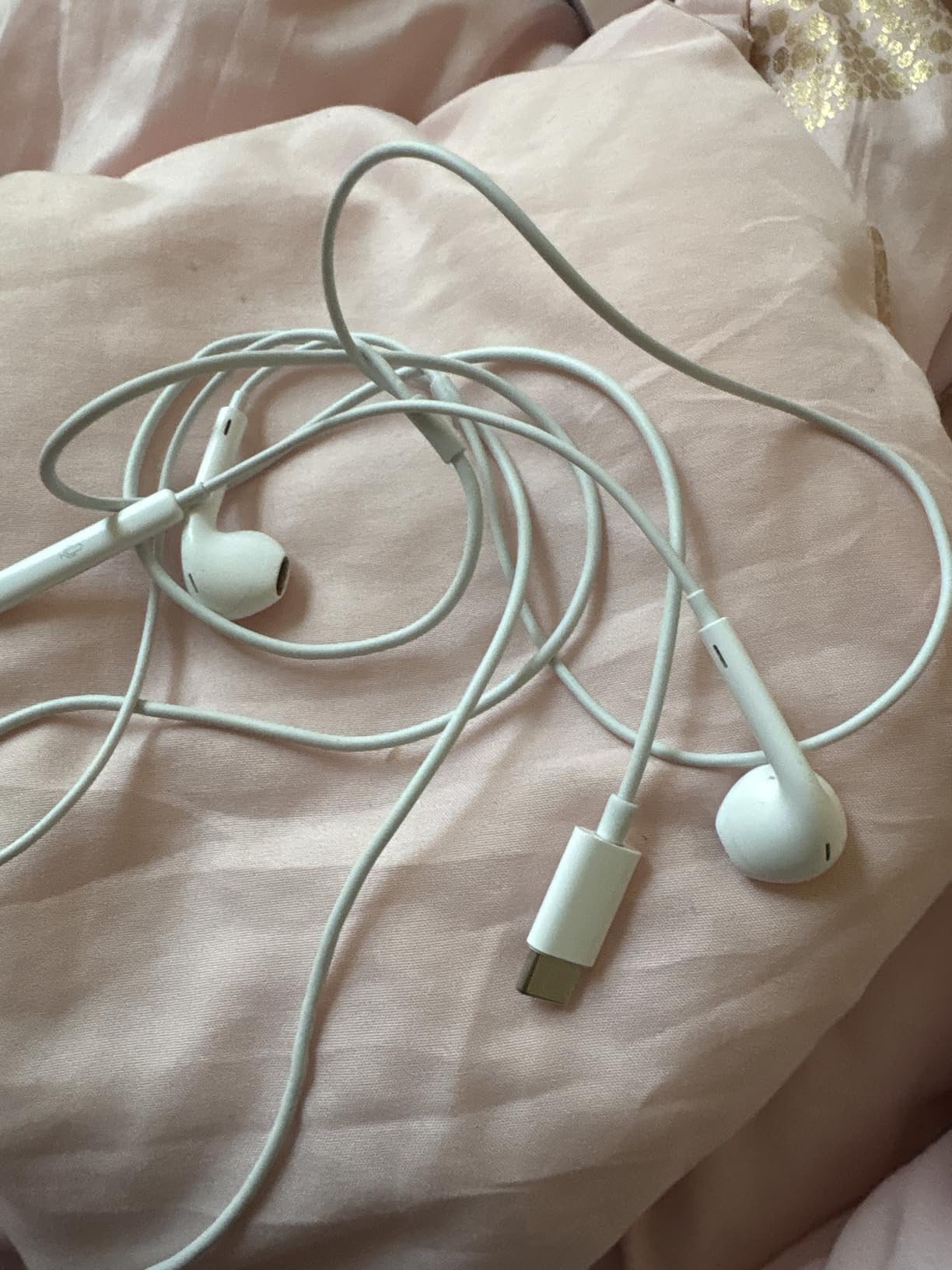 Apple EarPods Headphones with USB-C Plug, Wired Ear Buds with Built-in Remote to Control Music, Phone Calls, and Volume customer photo 2