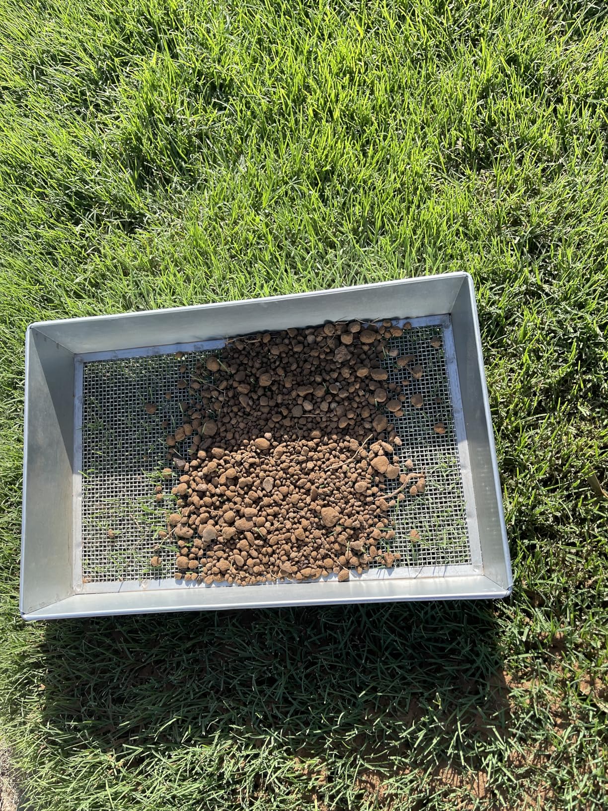 Soil Sifter, Wide Size (17.5 x 11.5 inches) with 1/4-inch Mesh, Garden Sieve for Dirt, Sand, Rocks, and Compost customer photo 1