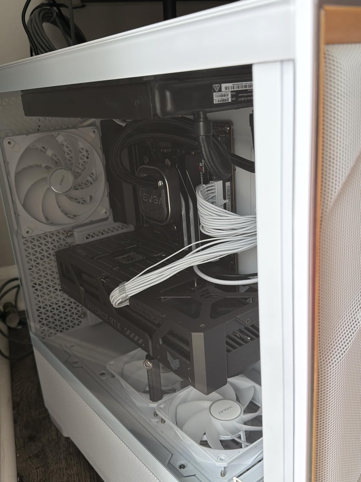 Antec Flux Pro, 6 x PWM Fans Included, High-Airflow Front Panel with Walnut Wood, iShift PSU 90 Degree Mount, USB3.0 x 2, Type-C, 420mm Radiator Support, Temp. Display, Full-Tower E-ATX PC Case customer photo 1