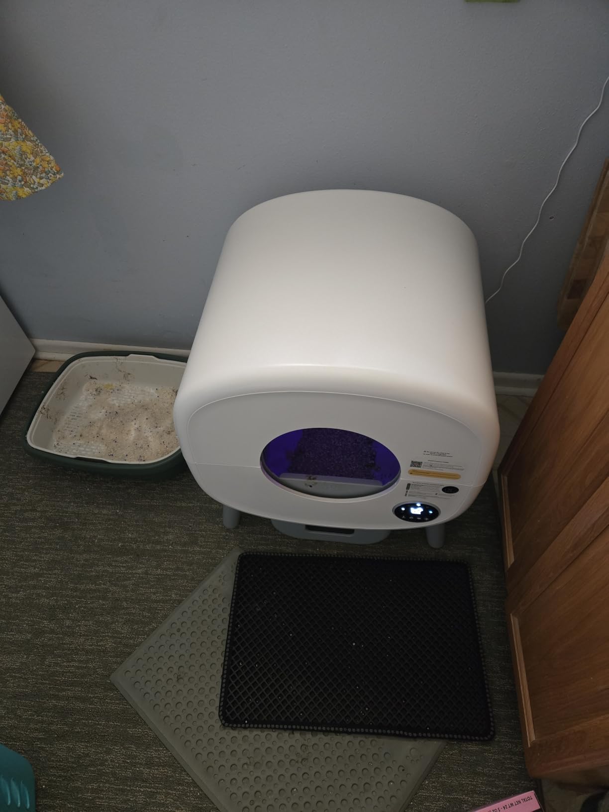 Cumrige Self Cleaning Litter Box, Large Capacity Automatic Cat Litter Box Self Cleaning for Cats, App Control, Safety Protection, 2 Roll Garbage Bags, White & Grey customer photo 1