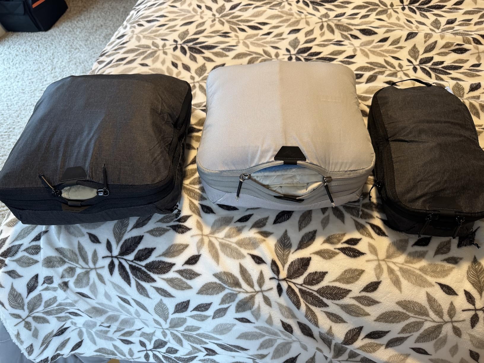 Peak Design Packing Cube, Charcoal, Weatherproof Luggage Cube with Dual Compartment Organization, Expansion and Compression, Zipper Opening, Travel Organizer for Men and Women, Size M customer photo 1