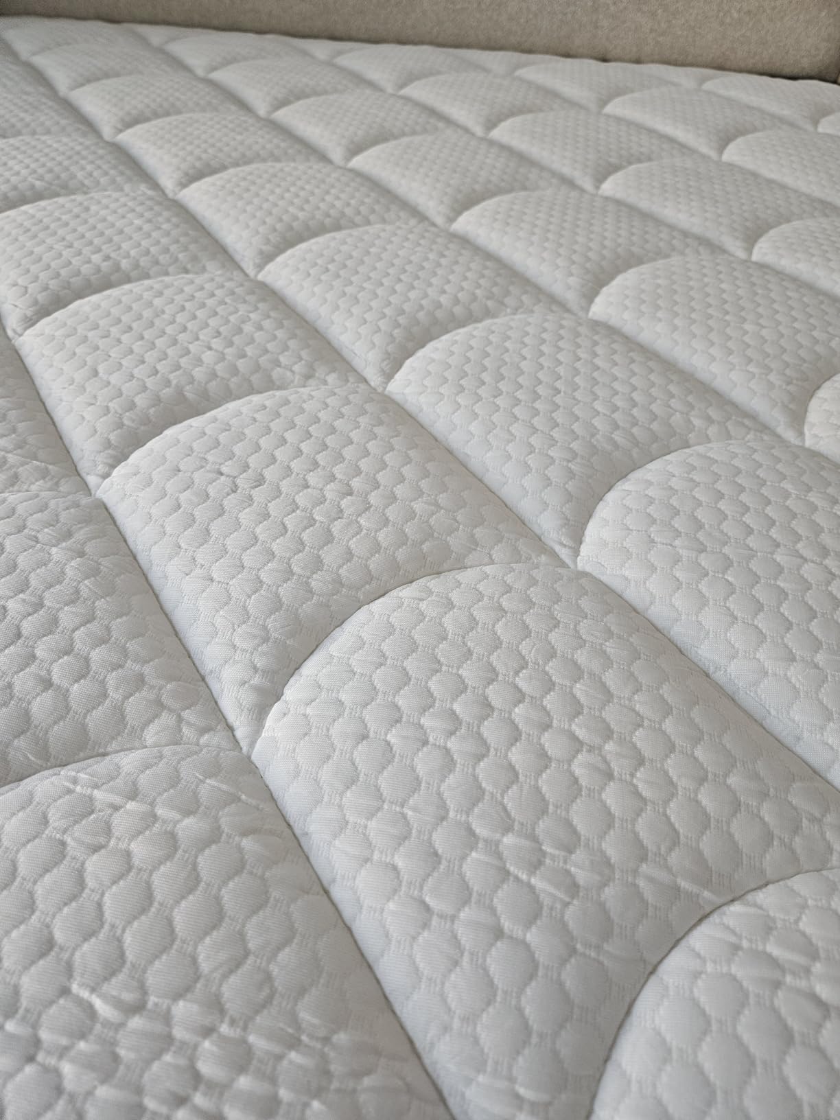 Mattress Queen Size, 12 Inch Queen Hybrid Mattress in a Box, Medium Firm Memory Foam & Individually Wrapped Pocket Springs for Pain Relief, Motion Isolation, Edge Support, 80x60x12 customer photo 2