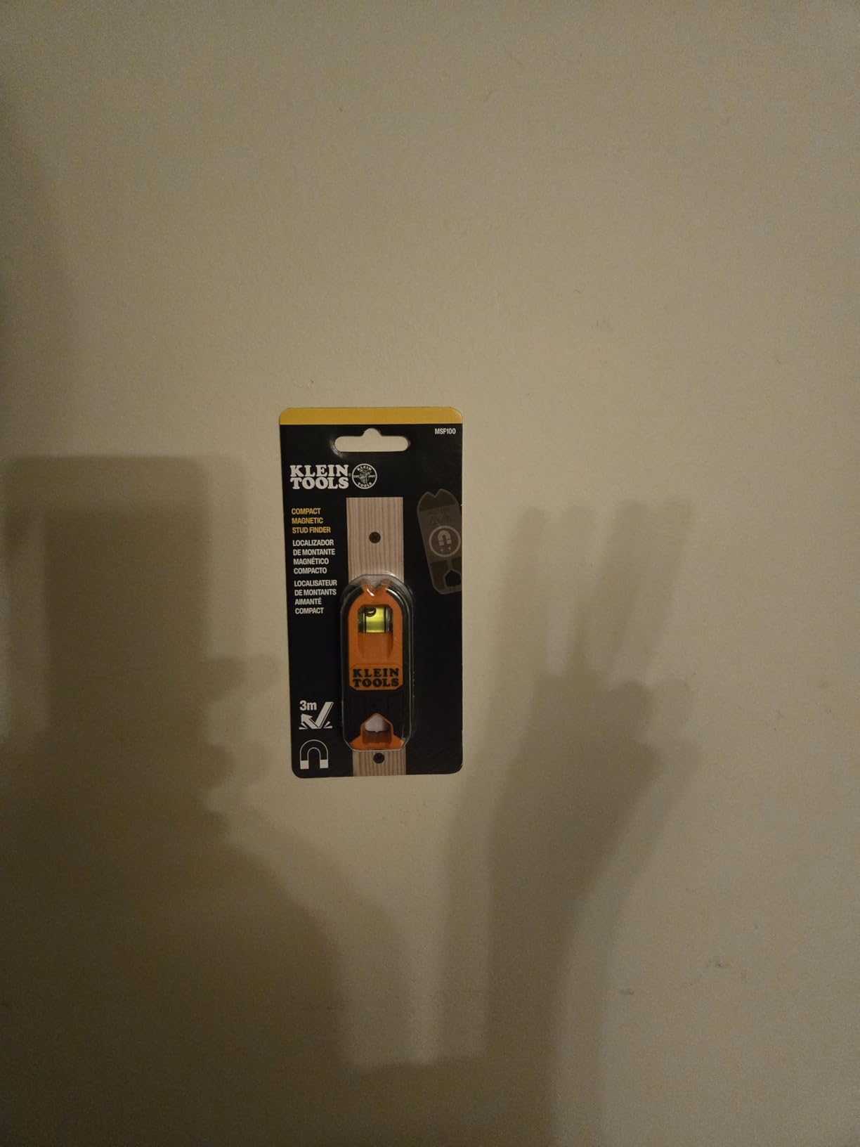 Klein Tools MSF100 Magnetic Stud Finder and Level, Compact, Wood and Metal Detector with Bubble Vial customer photo 1