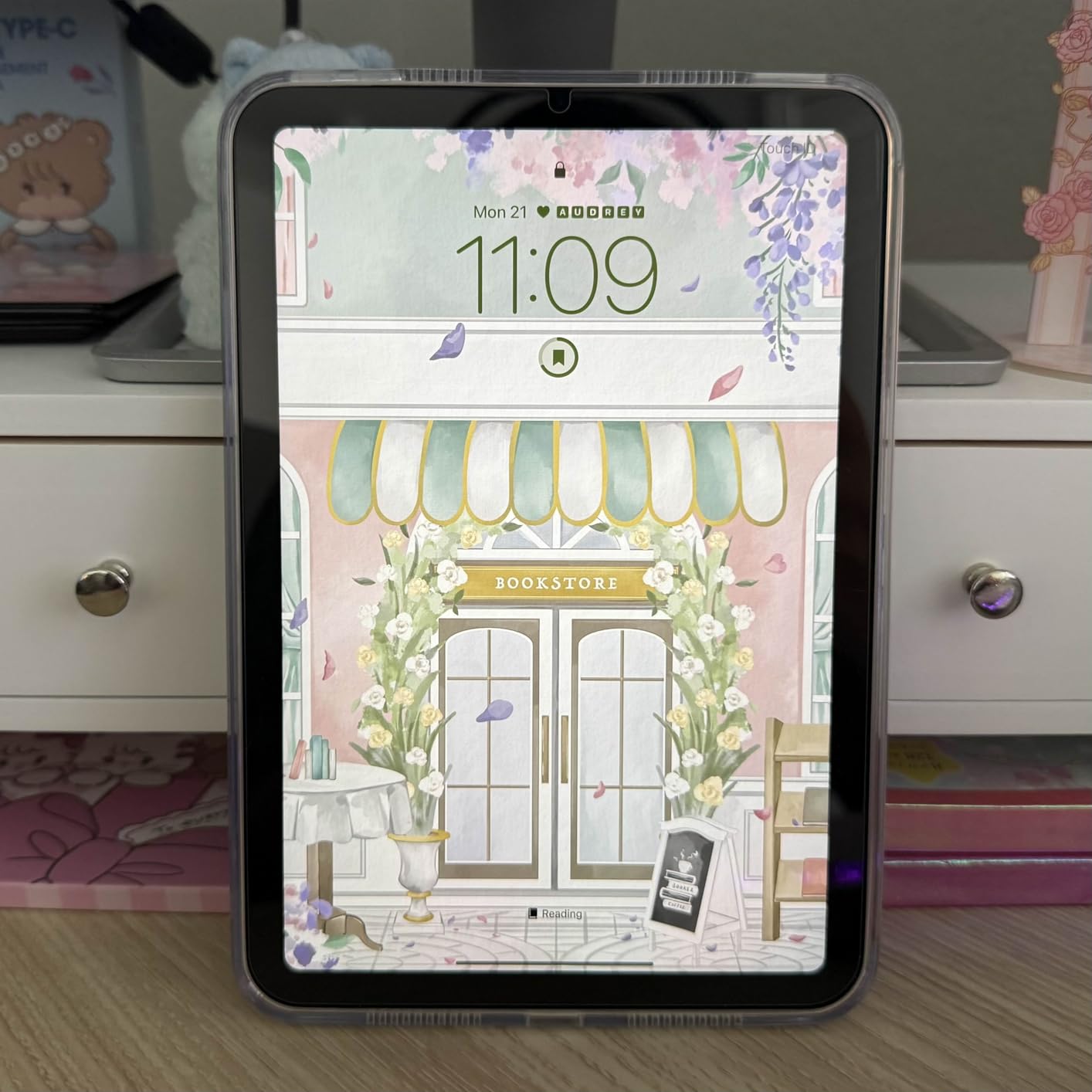 iPad mini (A17 Pro): Apple Intelligence, 8.3-inch Liquid Retina Display, 128GB, Wi-Fi 6E, 12MP Front/12MP Back Camera, Touch ID, All-Day Battery Life - Starlight customer photo 2