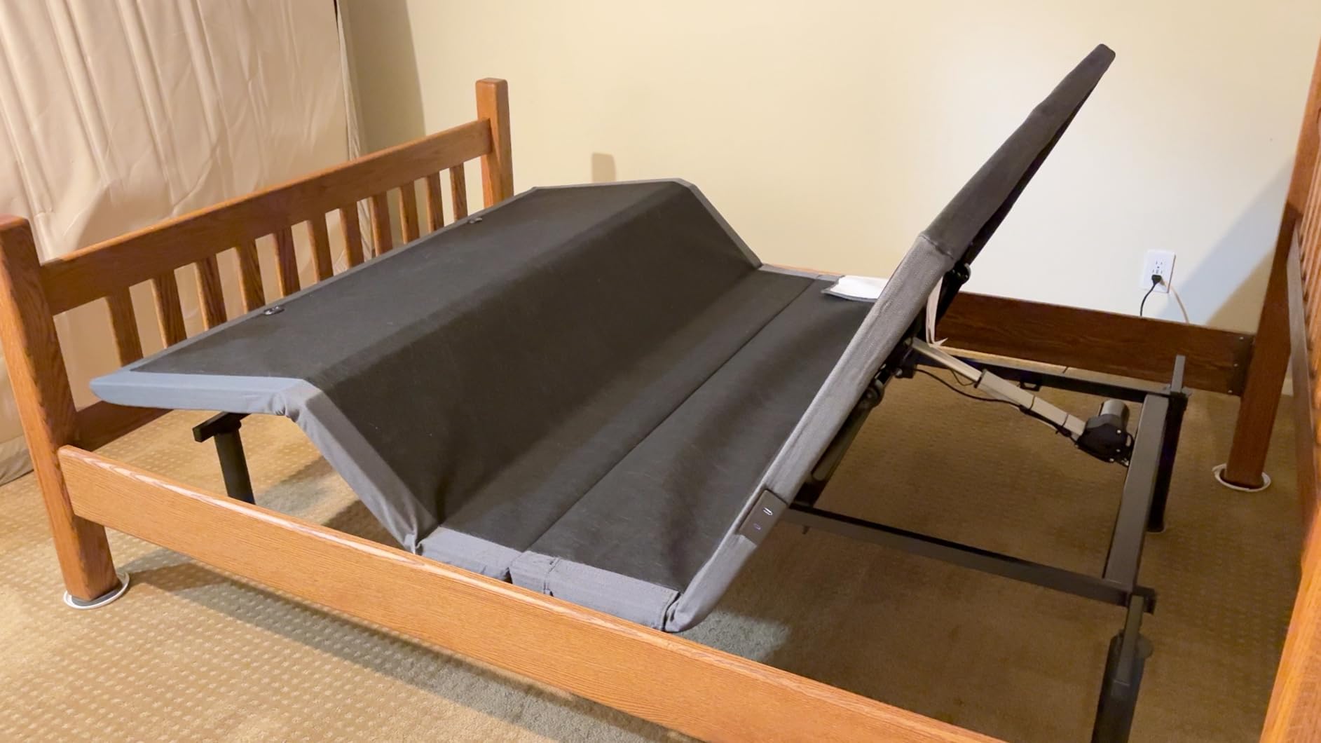 Amada Queen Adjustable Bed Frame with Massage, Head & Foot Incline, Wireless Remote, 4 Built-in USB Ports, LED Night Light, 4 Height-Adjustable Legs, Electric Bed Base, 01B-Q1 customer photo 2