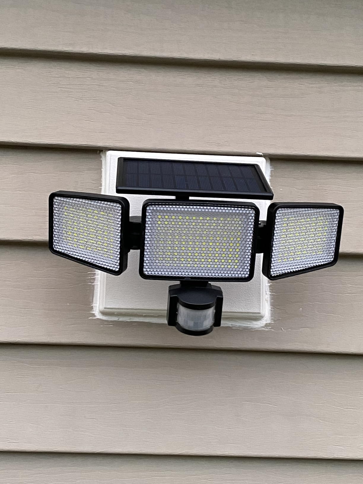 Philips Solar Security Light Outdoor 302 LED 1200lm，Solar-Powered Waterproof Wall-Mounted Flood Light w/PIR Motion Sensor, 3 Heads, IP65 Waterproof, 3 Modes (2 Packs) customer photo 2