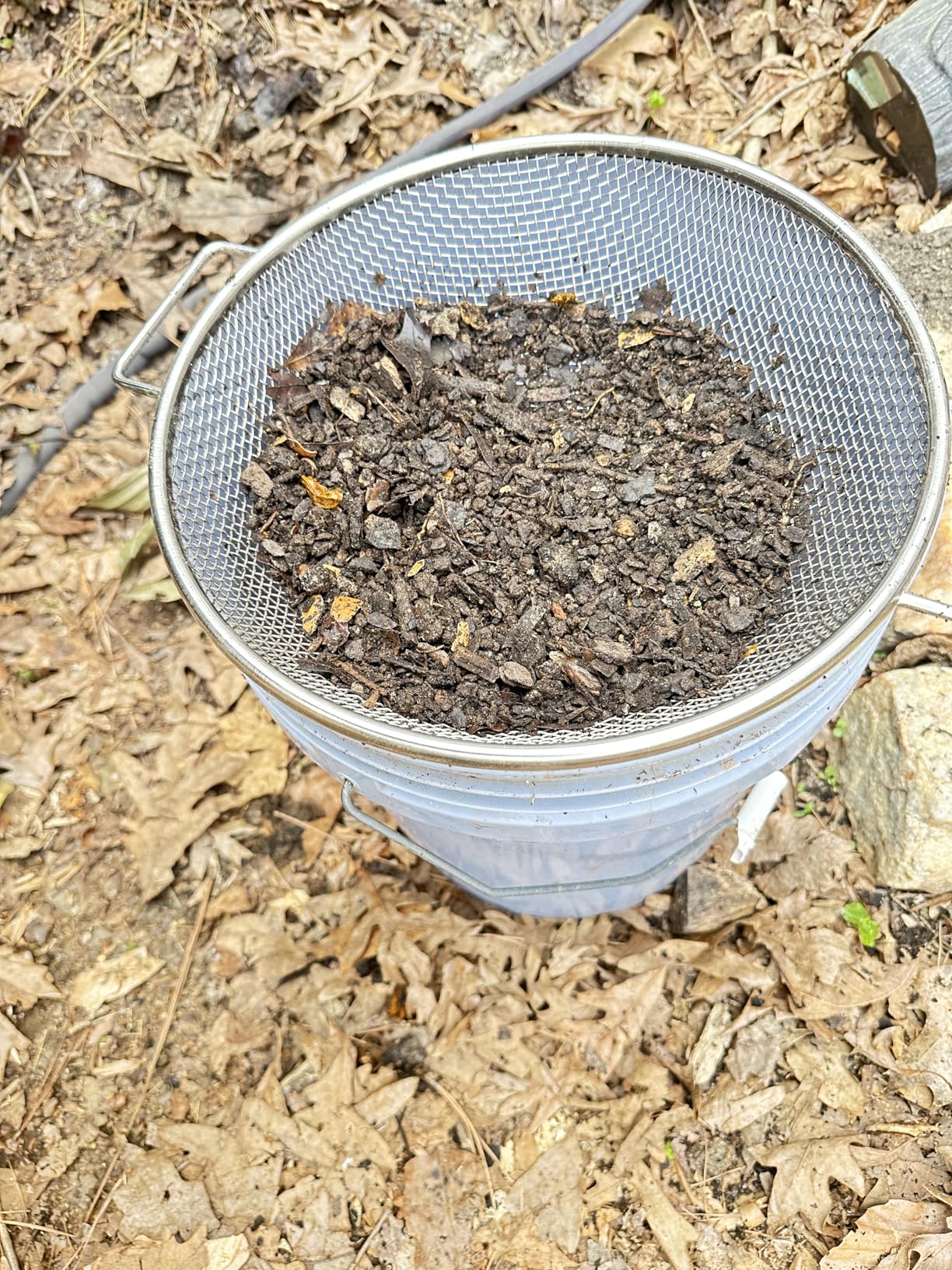 Round Soil Sifter for 5-Gallon Bucket (1/4-inch Mesh), Stainless Steel Garden Sieve with Handles customer photo 1