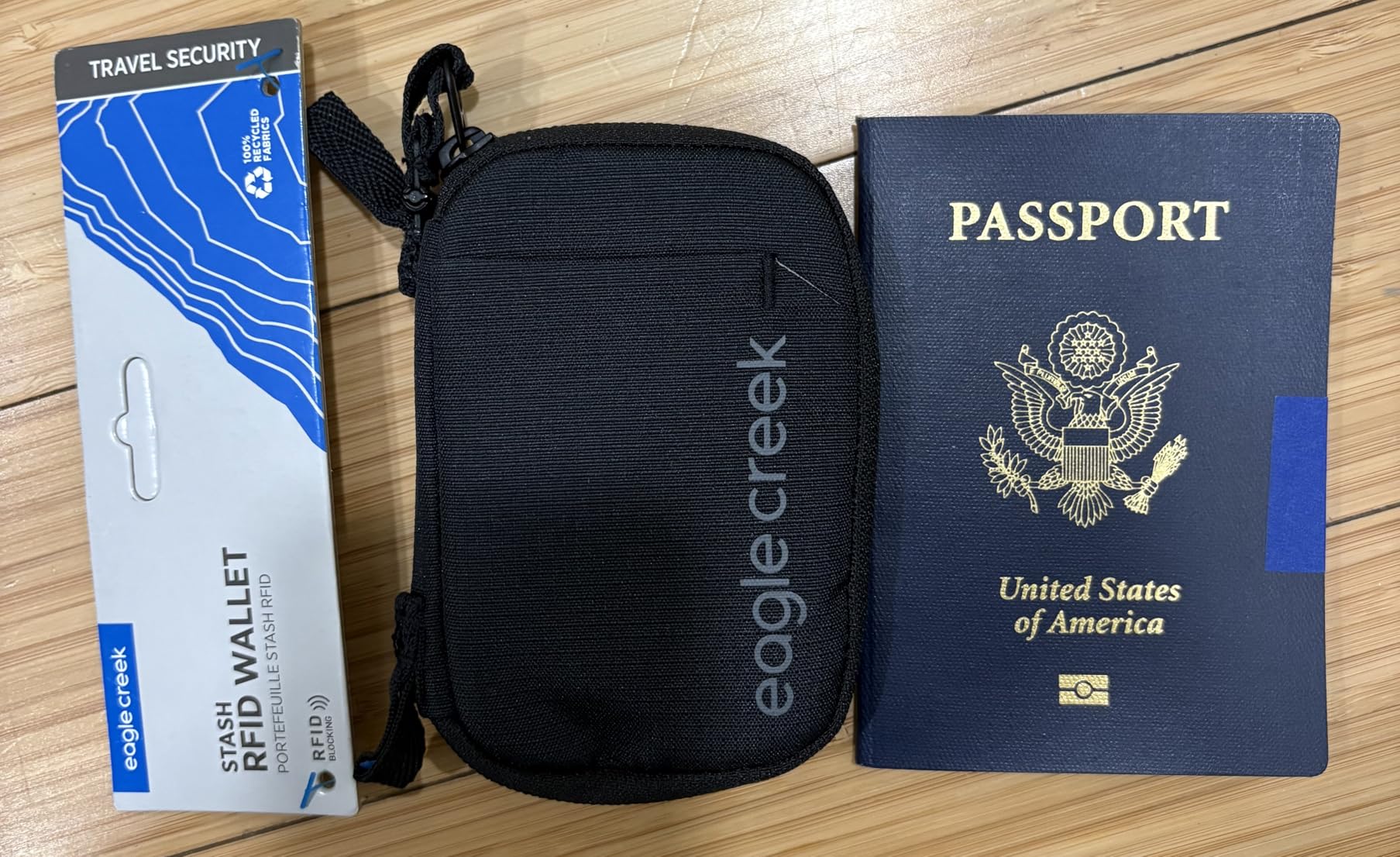 Eagle Creek Stash RFID Wallet - Slim Travel Wallet with RFID Blocking - Secure Passport, Cards & Cash - Lightweight, Water-Resistant Nylon - Unisex Design - Black customer photo 2