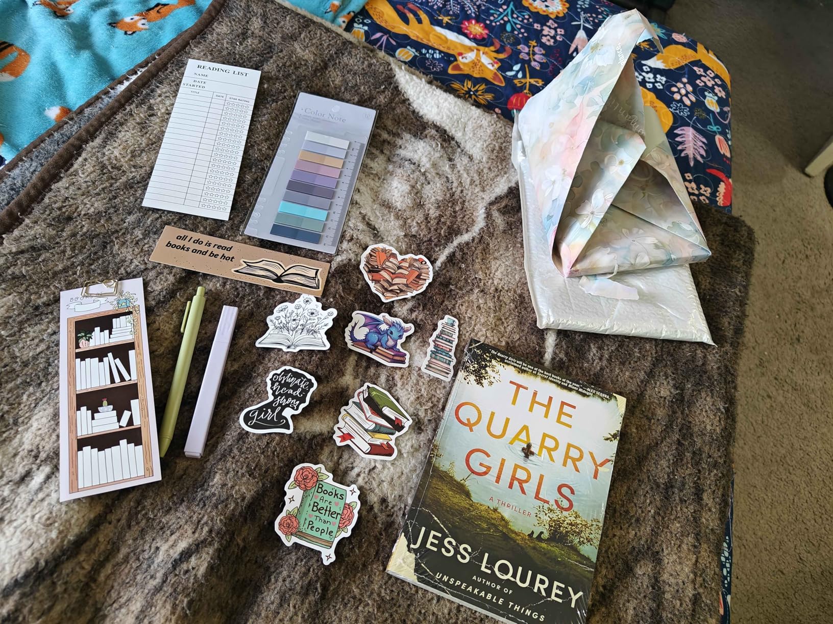 Blind Date with a Book, Blind Books Date, Book Lovers Gifts for Women Family Friends or Yourself, Book Themed Bookish Gifts for Book Lovers (Mystery/Thriller) customer photo 1
