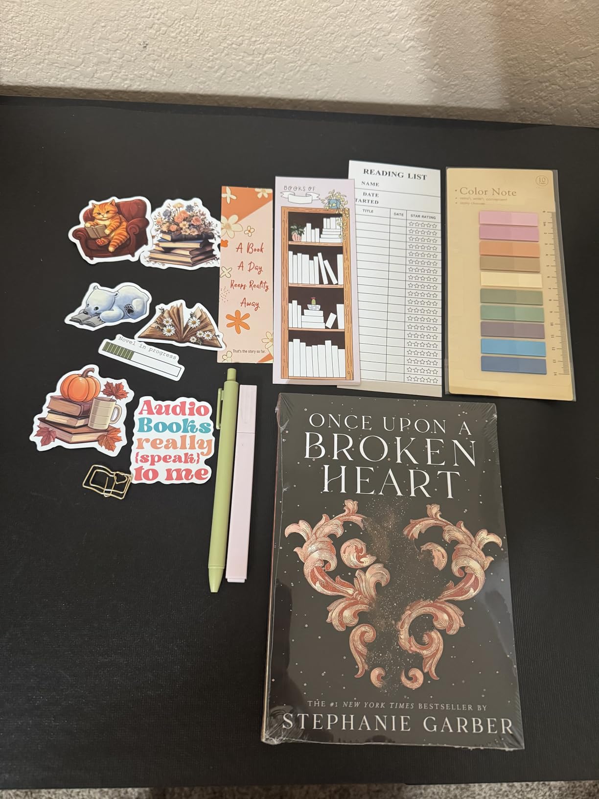 Blind Date with a Book, Blind Books Date, Book Lovers Gifts for Women Family Friends or Yourself, Book Themed Bookish Gifts for Book Lovers (Mystery/Thriller) customer photo 2