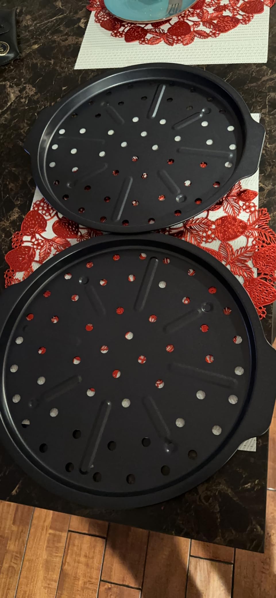 HONGBAKE 2 Pack Pizza Pan 14 Inch with Holes, Rust-Free Nonstick Pizza Pan for Oven, 0.8mm Carbon Steel Perforated Pizza Tray with Wider Handles, Round Baking Sheet for Frozen & Homemade Pizza, Grey customer photo 1