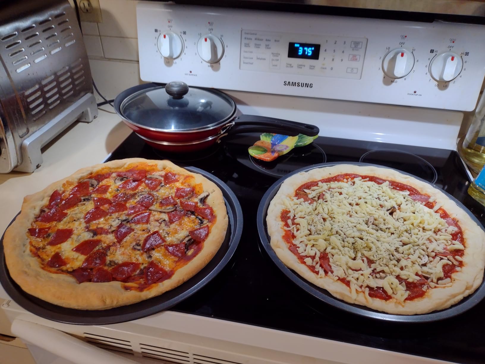 HONGBAKE 2 Pack Pizza Pan 14 Inch with Holes, Rust-Free Nonstick Pizza Pan for Oven, 0.8mm Carbon Steel Perforated Pizza Tray with Wider Handles, Round Baking Sheet for Frozen & Homemade Pizza, Grey customer photo 2