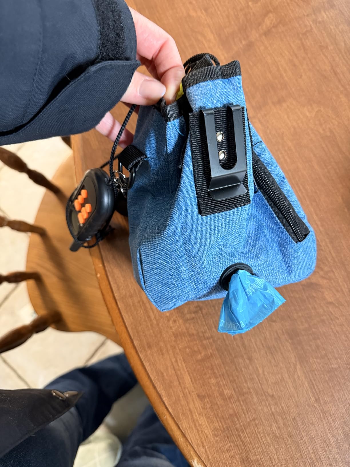 SZO Dog Treat Pouch with Magnetic Closure, Treat Pouches for Pet Training, Dog Training Treat Bag with Belt 3 Ways to Wear Dog Treat Carrie,Hands-Free Training - Black customer photo 2