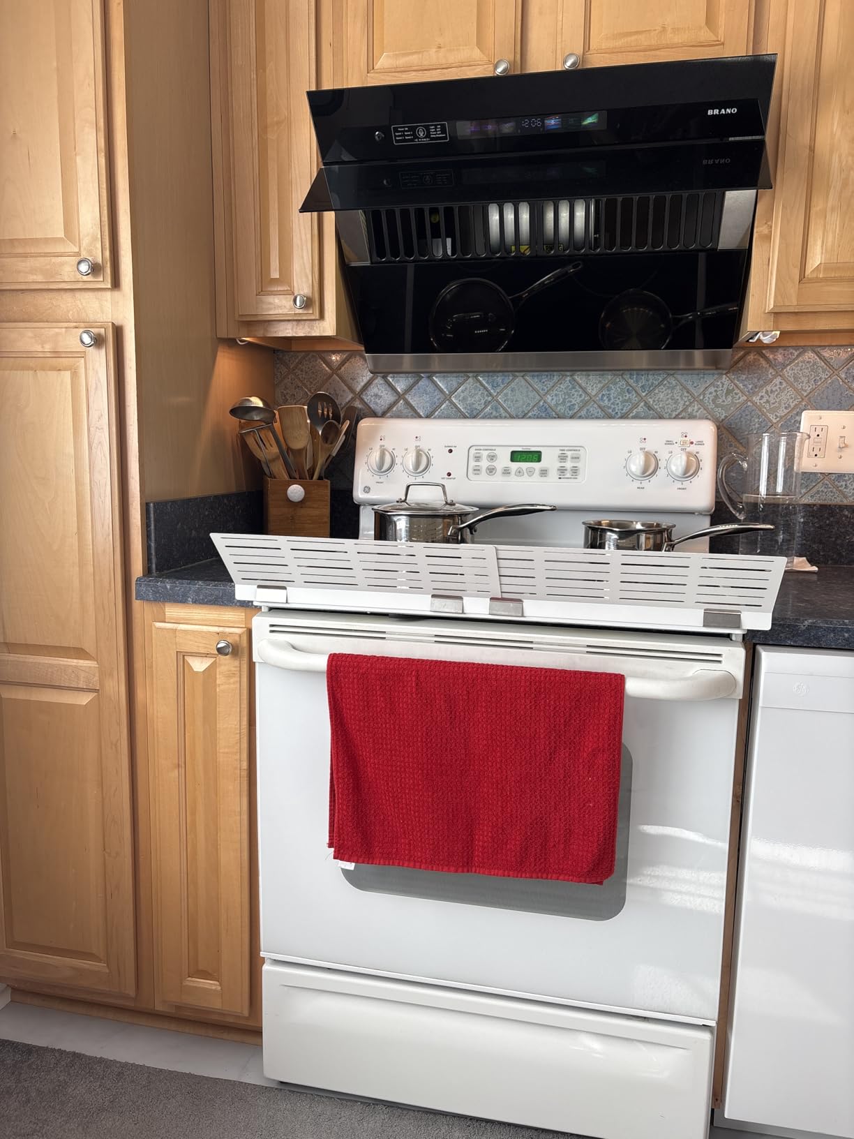 SDSNTE Adjustable Child Safety Stove Guard - Heavy-Duty Heat-Resistant Child Proof Stove Guard that Protects from Burns and Scalds 17