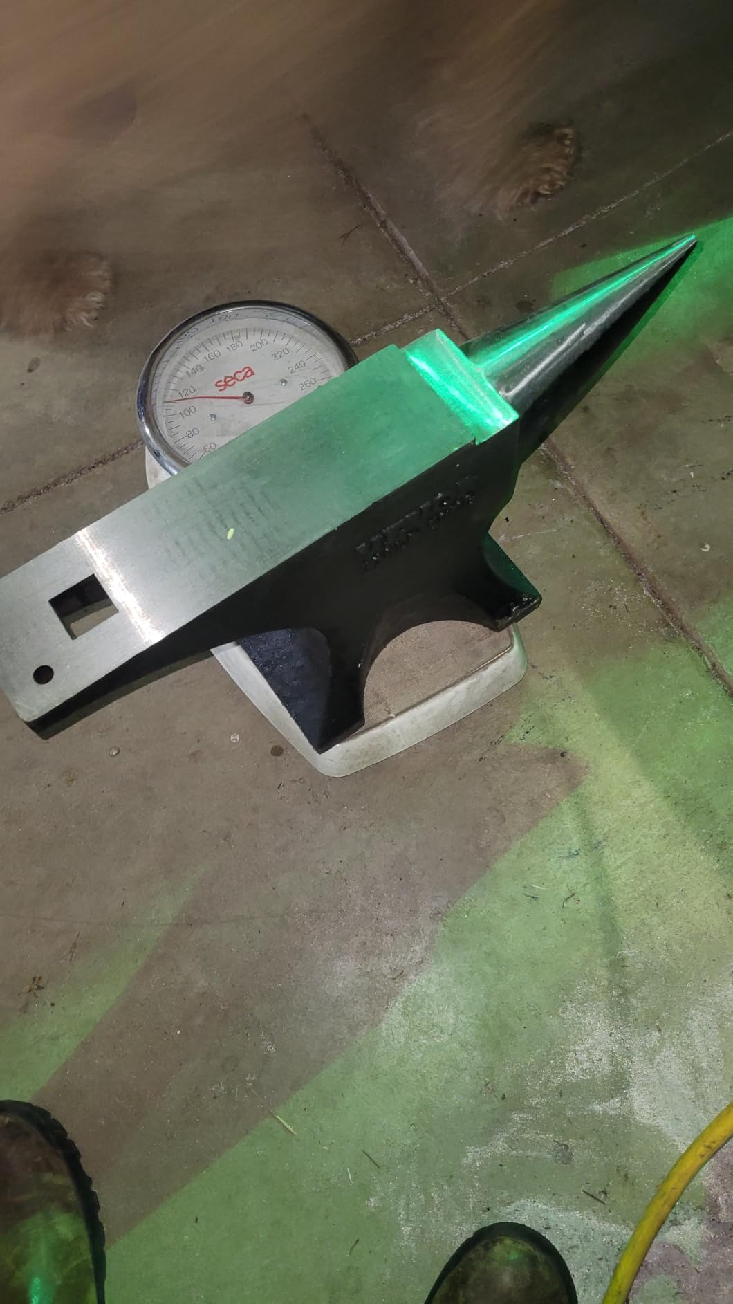 VEVOR Single Horn Anvil, 55lbs Cast Steel Anvil, High Hardness Rugged Round Horn Anvil for Blacksmiths customer photo 2