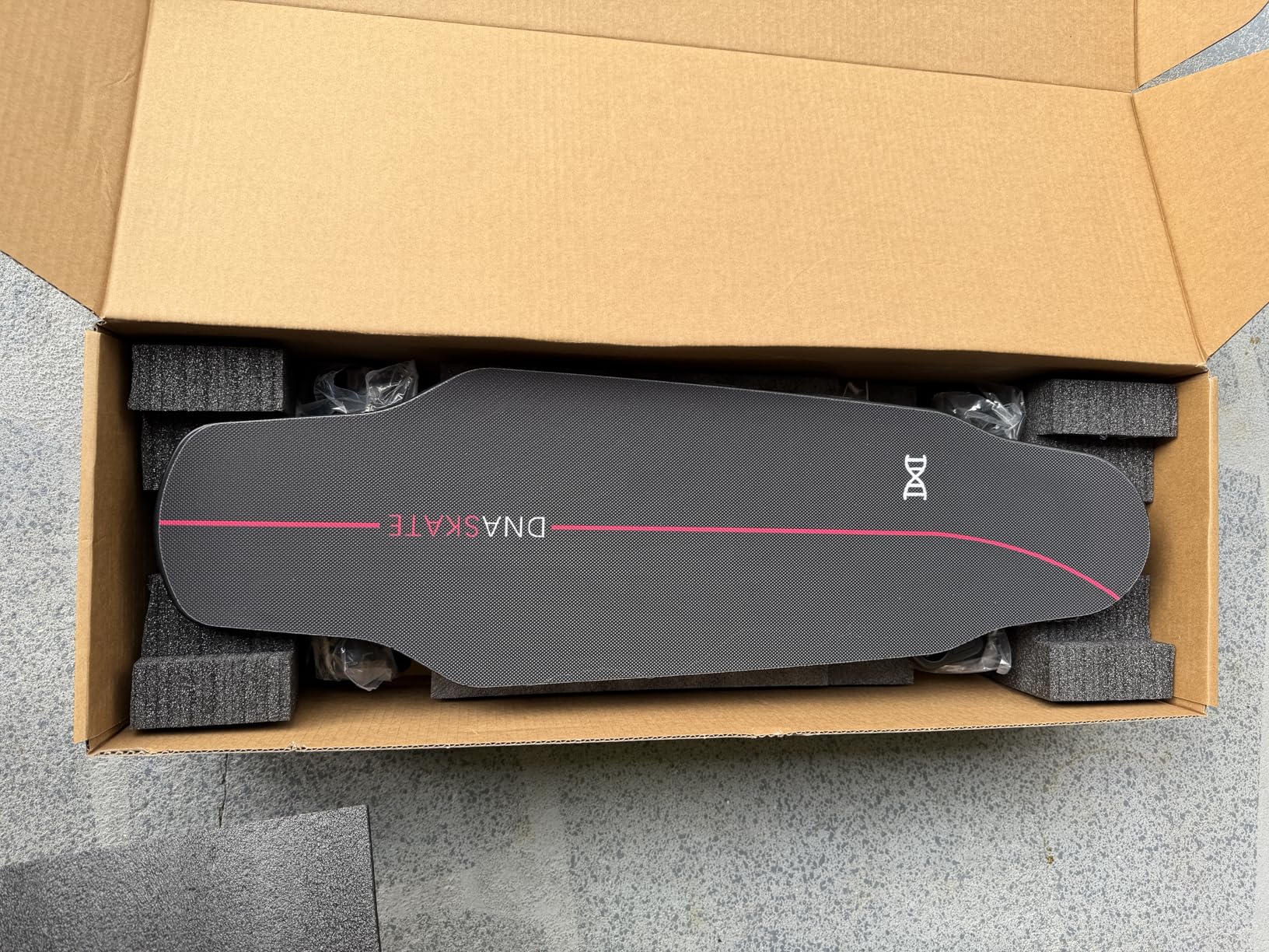 M8 Electric Skateboard with Remote, 15Mph Top Speed, 9Miles Range, 400 Hub-Motor, Skateboard for Adults ＆Teens customer photo 2