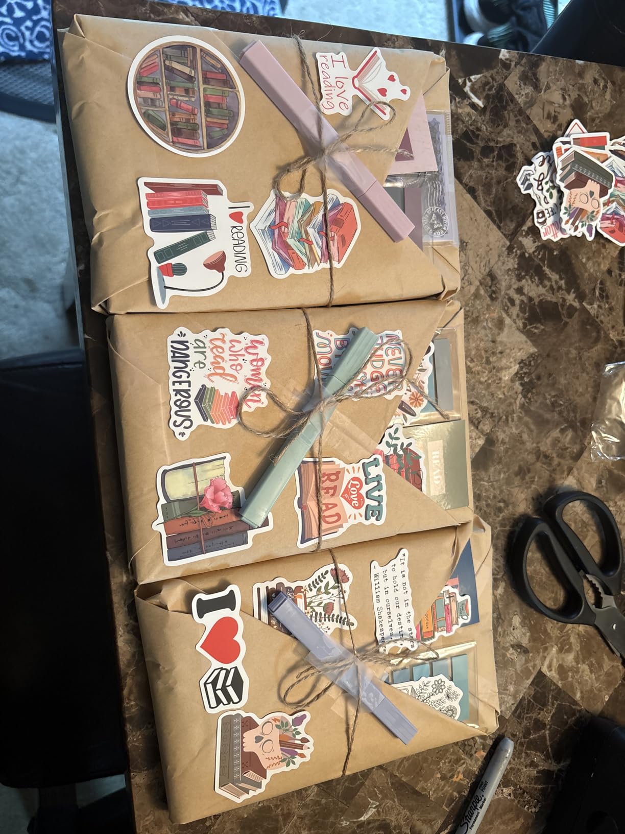 8 Set Blind Date with a Book Gift Box Supplies Kits Librarian Gift Excluding Books Bookish Club Gifts Bulk for Women Lovers Bookish Readers Gifts for Teachers Friends Men (Brown) customer photo 1