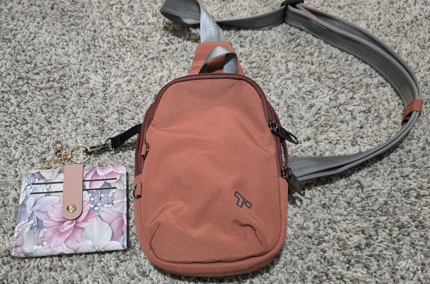 Travelon Anti-Theft The Voyages Compact Sling customer photo 1