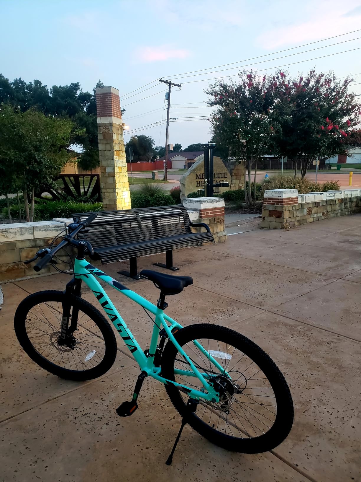 AVASTA AV300 26 27.5 inch Mountain Bike with 21-Speed, Aluminum Frame, Dual Disc Brake, Comfortable Saddle, Multiple Colors customer photo 2