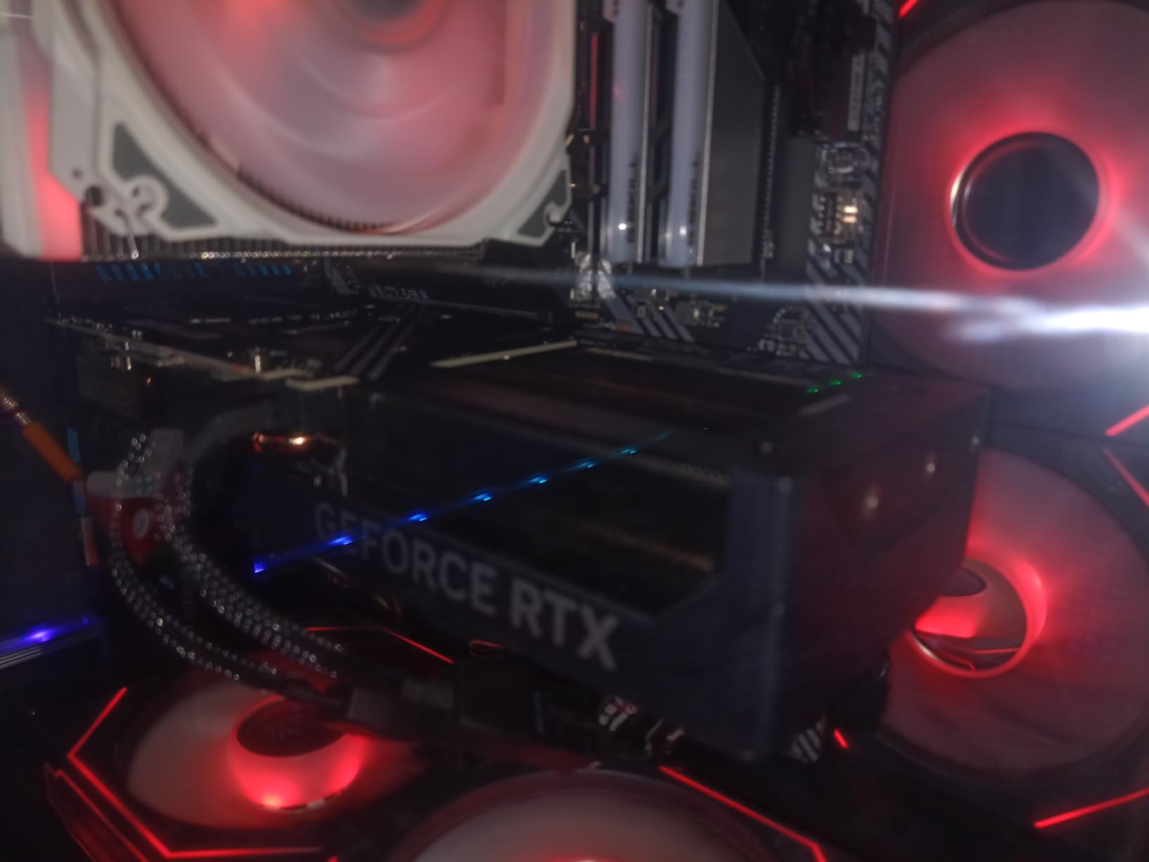 GIGABYTE GeForce RTX 5070 WINDFORCE OC SFF 12G Graphics Card, 12GB 192-bit GDDR7, PCIe 5.0 customer photo 2