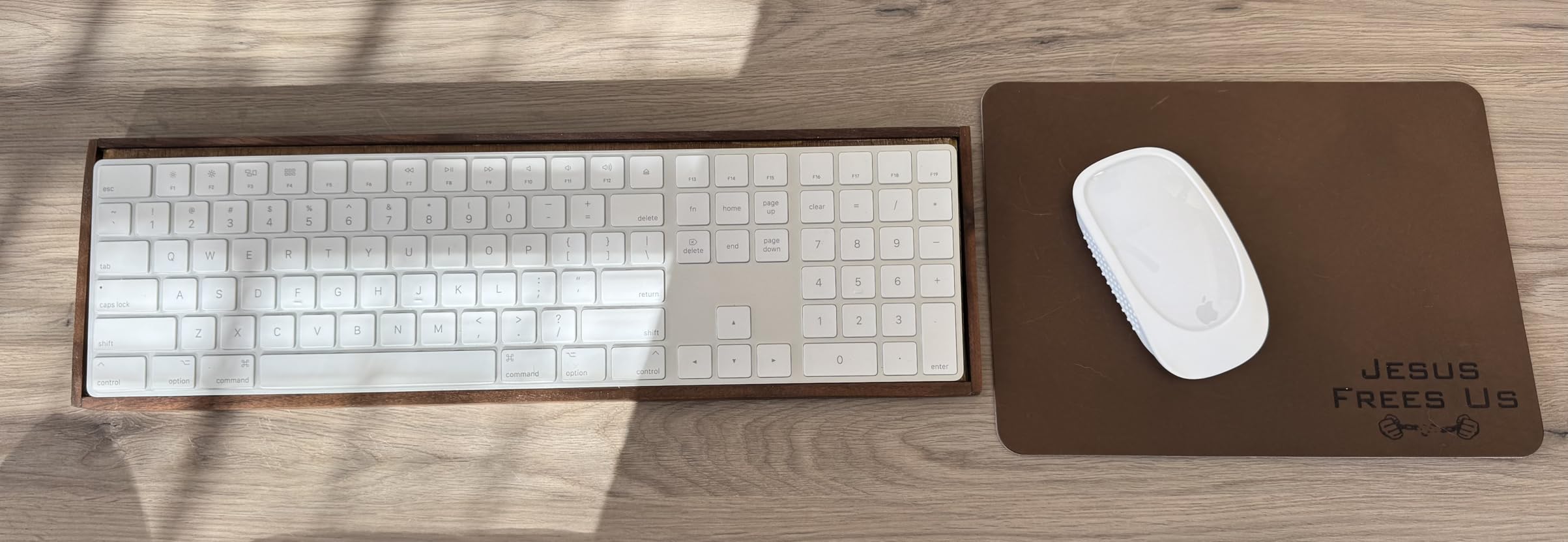 Apple Magic Keyboard with Numeric Keypad: Wireless, Bluetooth, Rechargeable. Works with Mac, iPad, or iPhone; US English - White customer photo 2