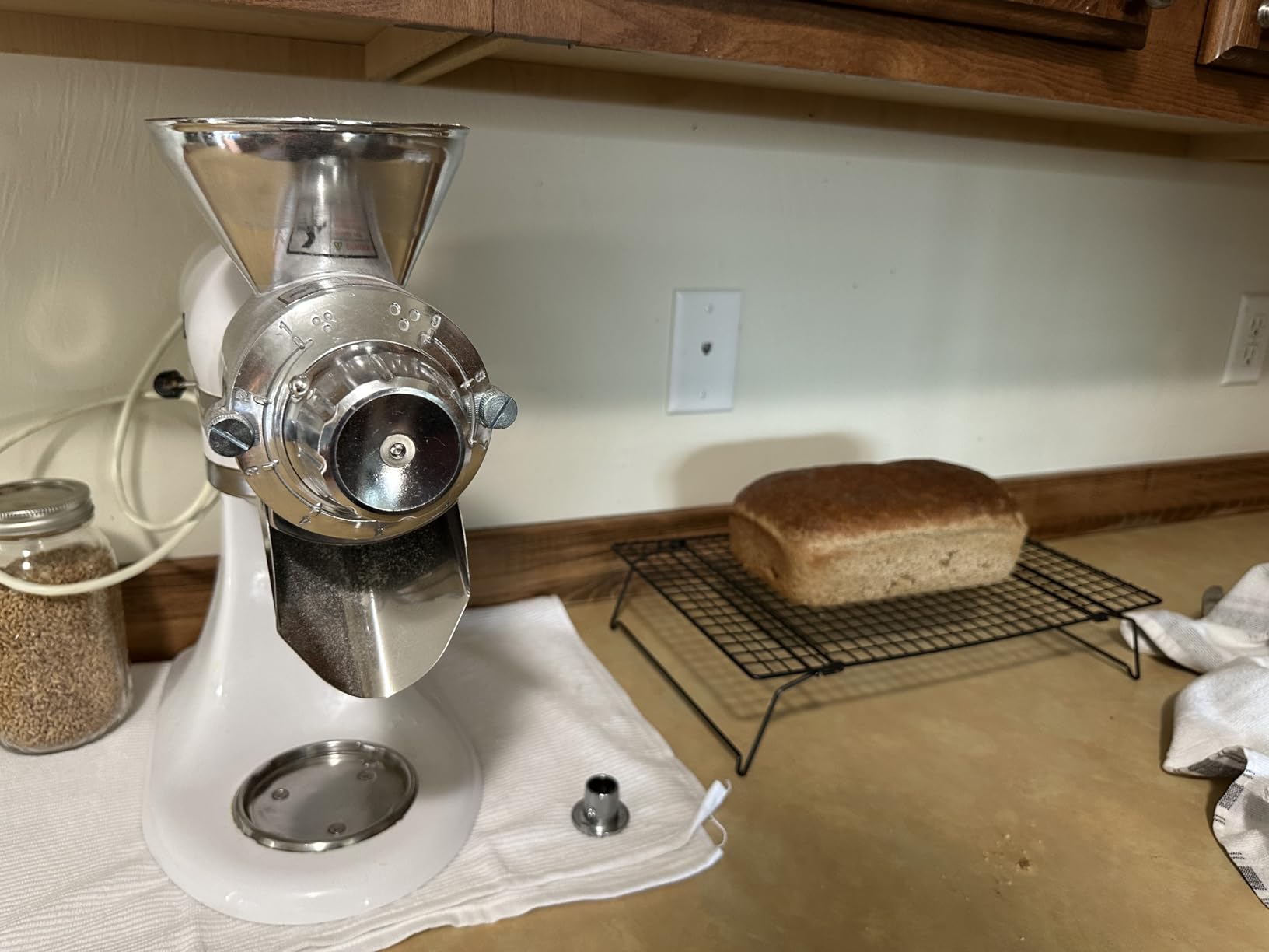 HOZODO Grain Mill Attachment for KitchenAid Stand Mixer, All Metal 9 Levels Flour Mill for KitchenAid, Suitable for Fully Dried Low-Moisture, Low-Oil Grains, Grain Corn, Millet, Wheat customer photo 1