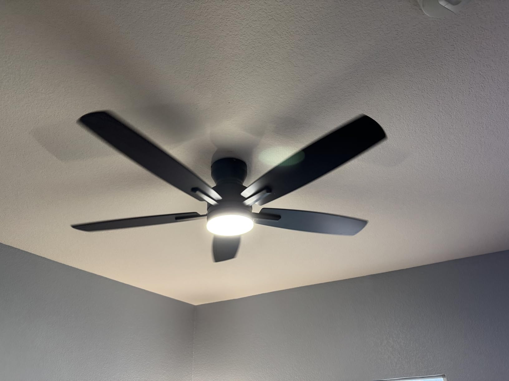 Ohniyou Ceiling Fans with Lights, 52'' Low Profile Ceiling Fan with Light and Remote/APP Control, Modern Flush Mount Ceiling Fan for Indoor Bedroom Living Room, Dimmable, Quiet DC Motor, Black customer photo 2
