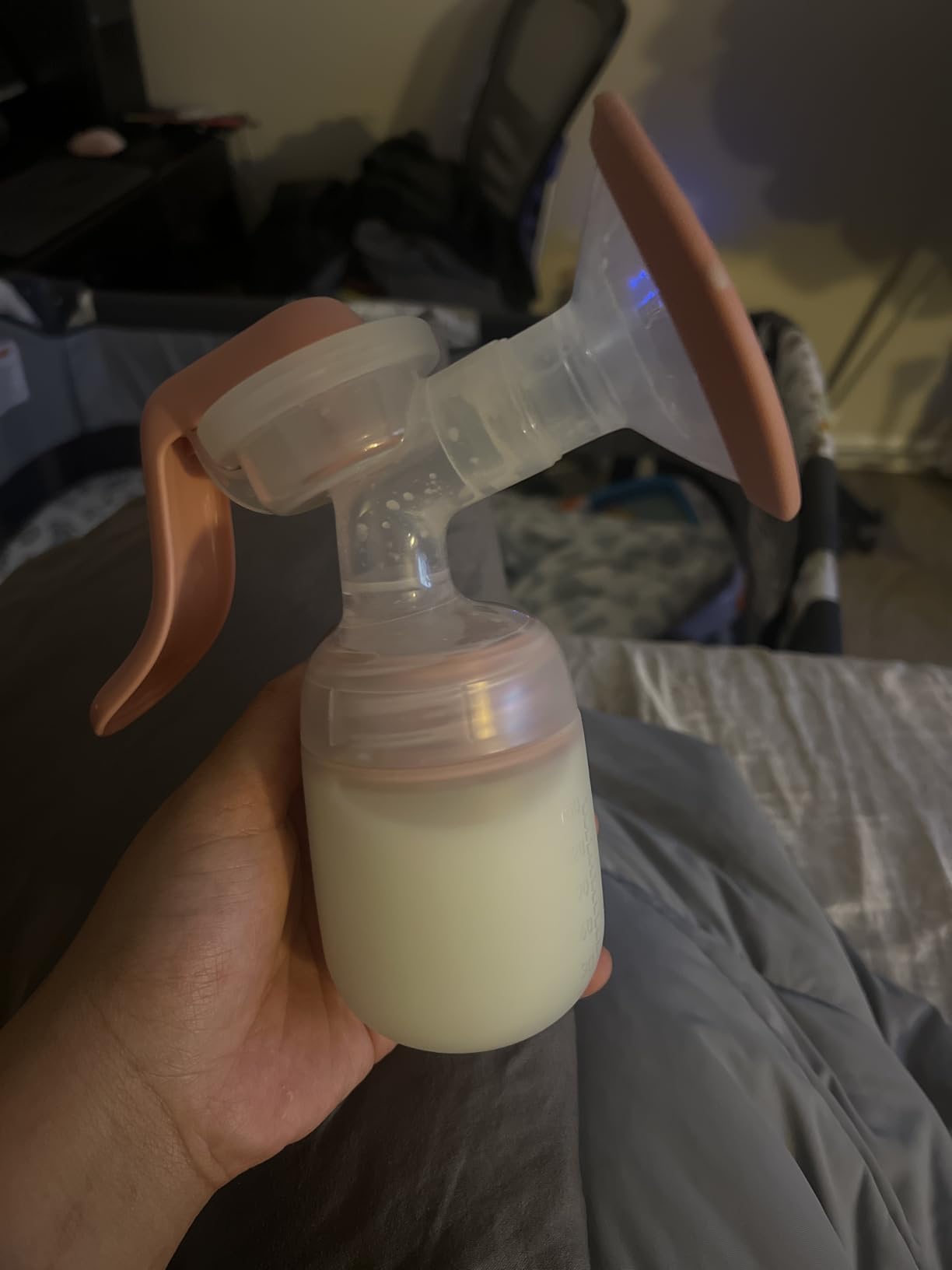 Frida Mom 2-in-1 Breast Pump: Manual Hand Pump & Hands-Free Automatic Suction Cup, Dual-Mode, Wireless Milk Collector, Ergonomic Handle, SoftFeel Flange for Breastfeeding customer photo 1