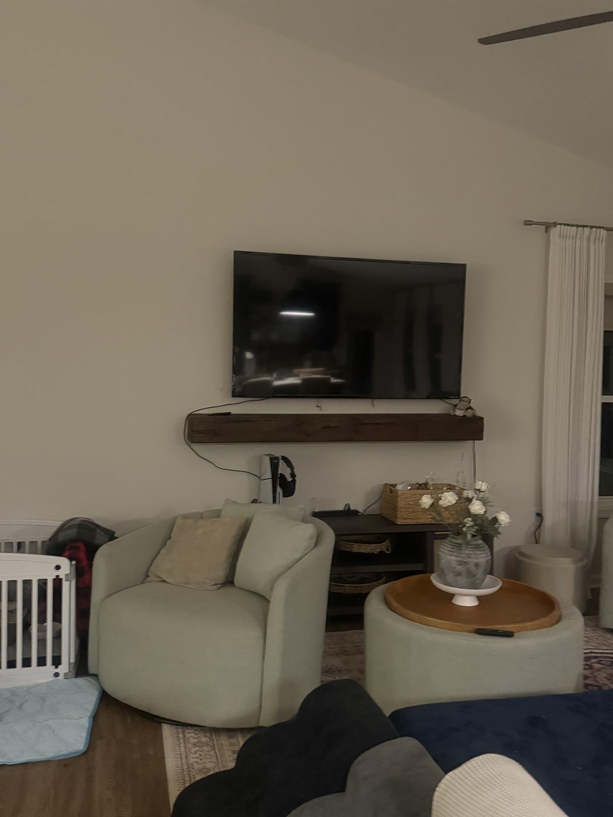 Samsung 75-Inch Class QLED Q7F Series Samsung Vision AI Smart TV (2025 Model, 75Q7F) Quantum HDR, Object Tracking Sound Lite, Q4 AI Gen1 Processor, 4K upscaling, Gaming Hub, Alexa Built-in customer photo 2
