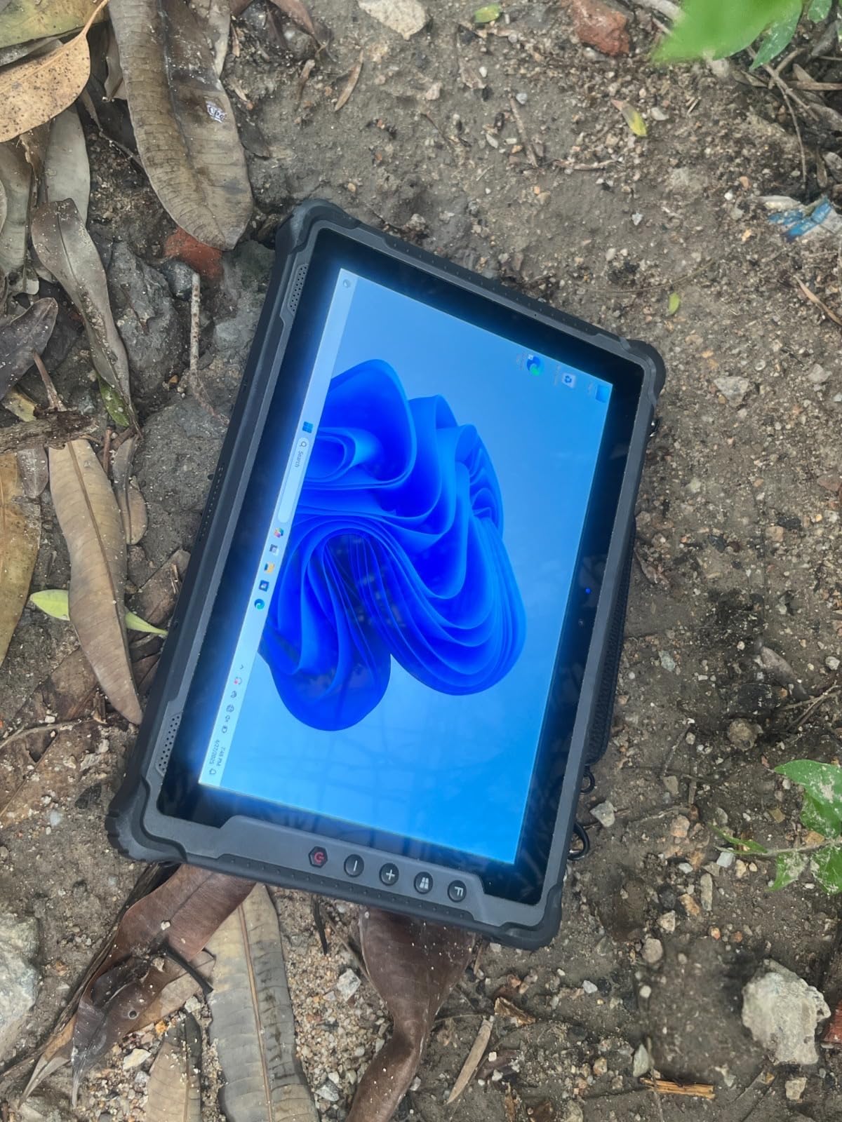 MUNBYN Rugged Windows Tablet IRT12, 1000nit Sunlight Readable, Wi-Fi 6 Tough Tablet, 10.1-inch Windows 11 Pro, Intel N100, 8GB+128GB Rugged PC, 4G LTE, GPS Outdoor Computer, 2026, 2Y Protection customer photo 1