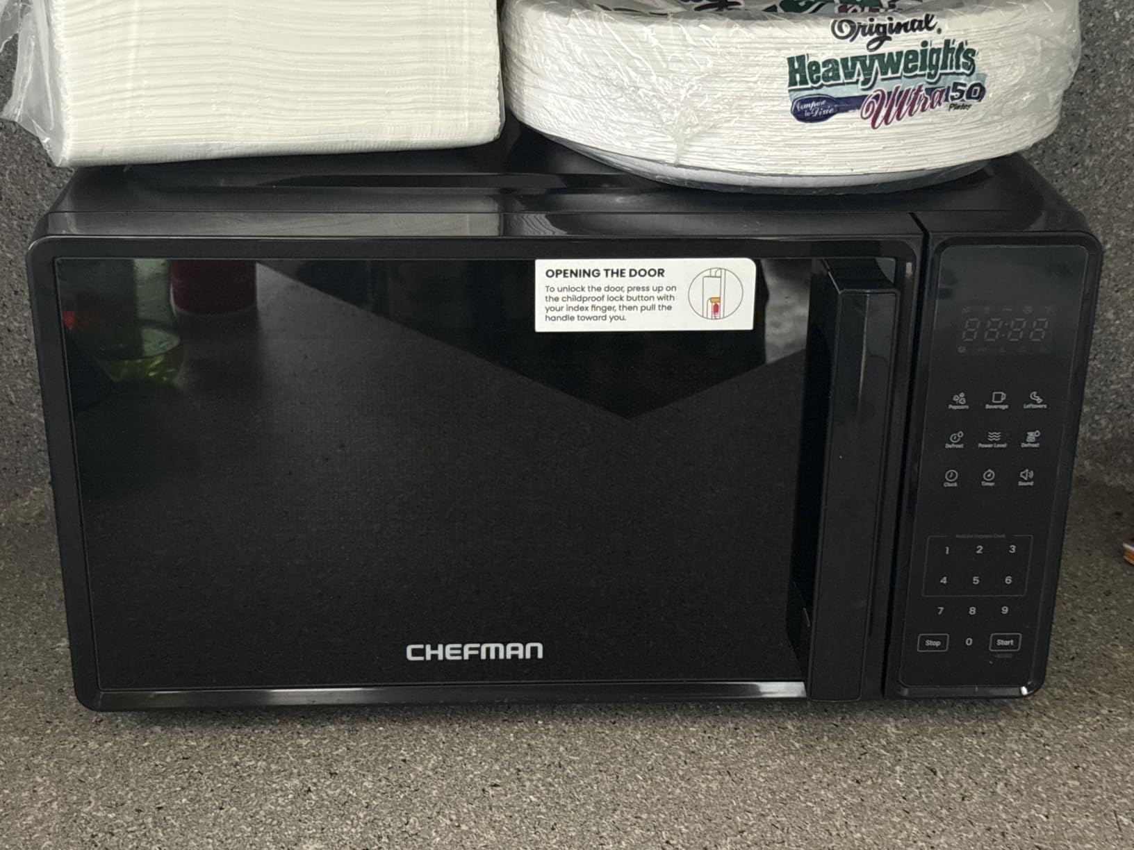 Chefman Countertop Microwave Oven 0.7 Cu. Ft., 700 Watts with 10 Power Levels, 6 Cooking Presets with One-Touch Express Cook, Eco Mode, Child Safety Lock, & Mute Button - Black customer photo 1