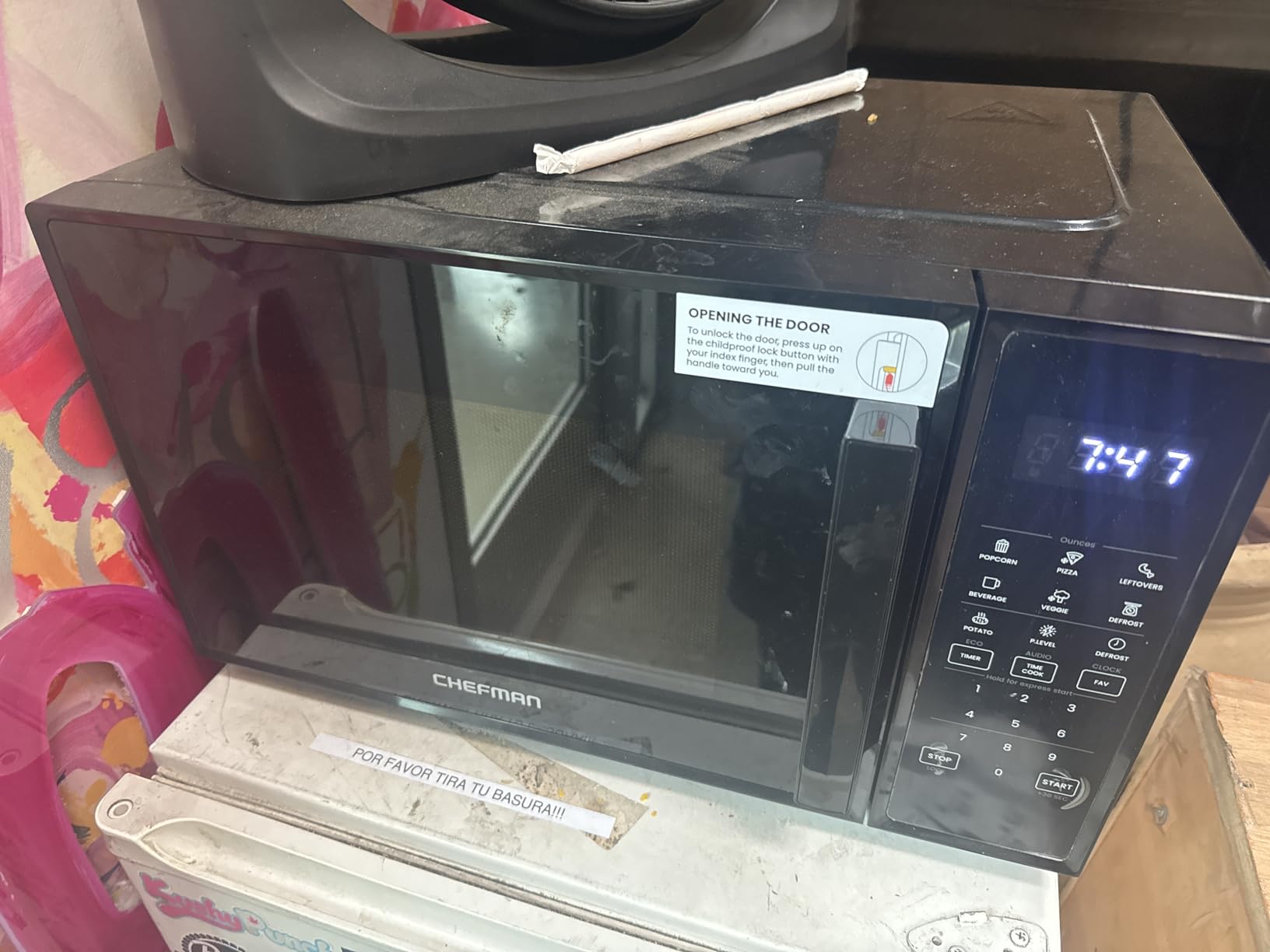 Chefman Countertop Microwave Oven 0.7 Cu. Ft., 700 Watts with 10 Power Levels, 6 Cooking Presets with One-Touch Express Cook, Eco Mode, Child Safety Lock, & Mute Button - Black customer photo 2