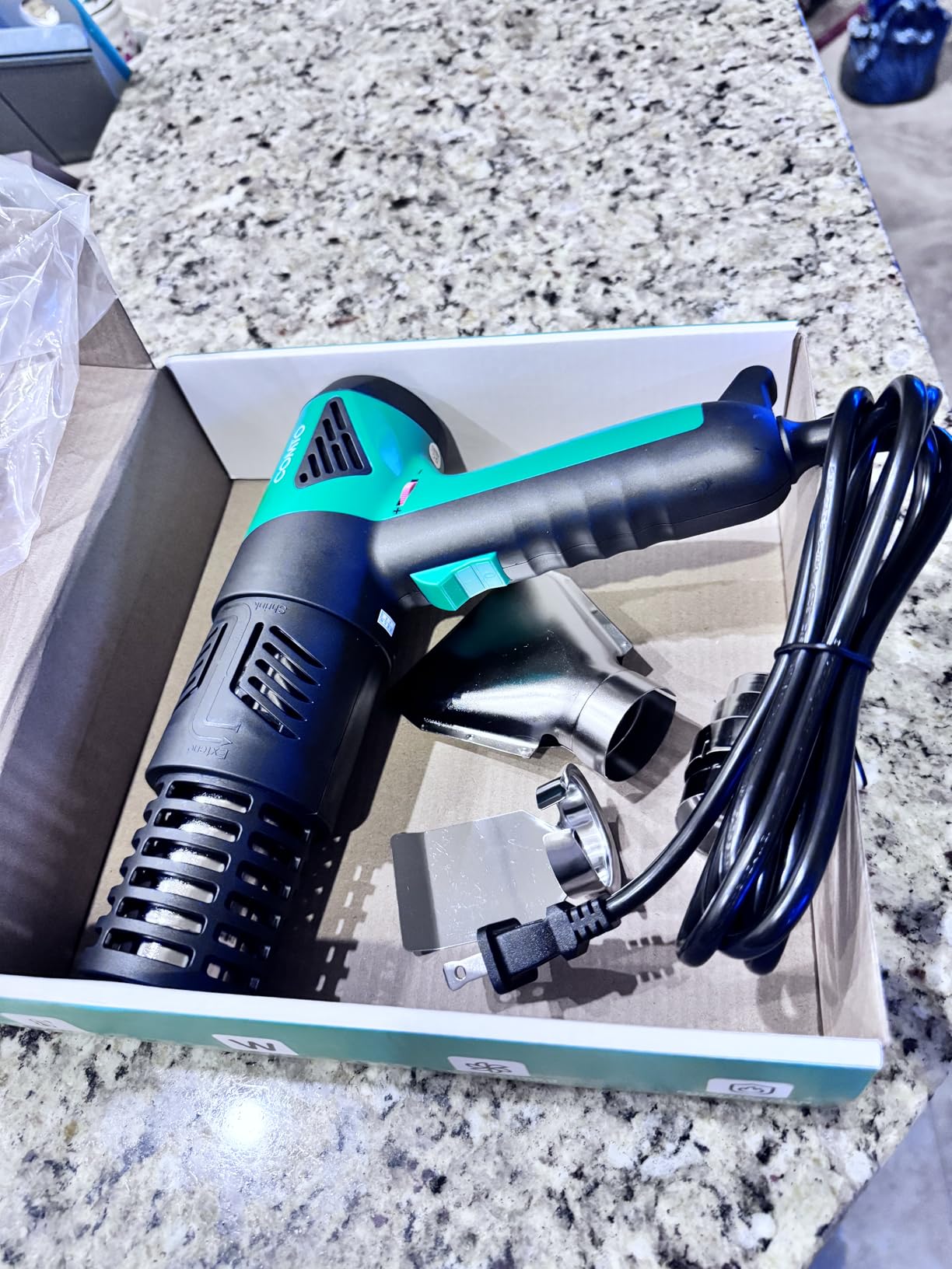 1800W Industrial Heat Gun, Fast Heating 122°F-1202°F Variable Temperature Control Overheat Protection 2 Speed Air Flow with 4 Nozzles for Crafts, Shrinking Tubing, Vinyl Wrap (SG-1004) customer photo 1