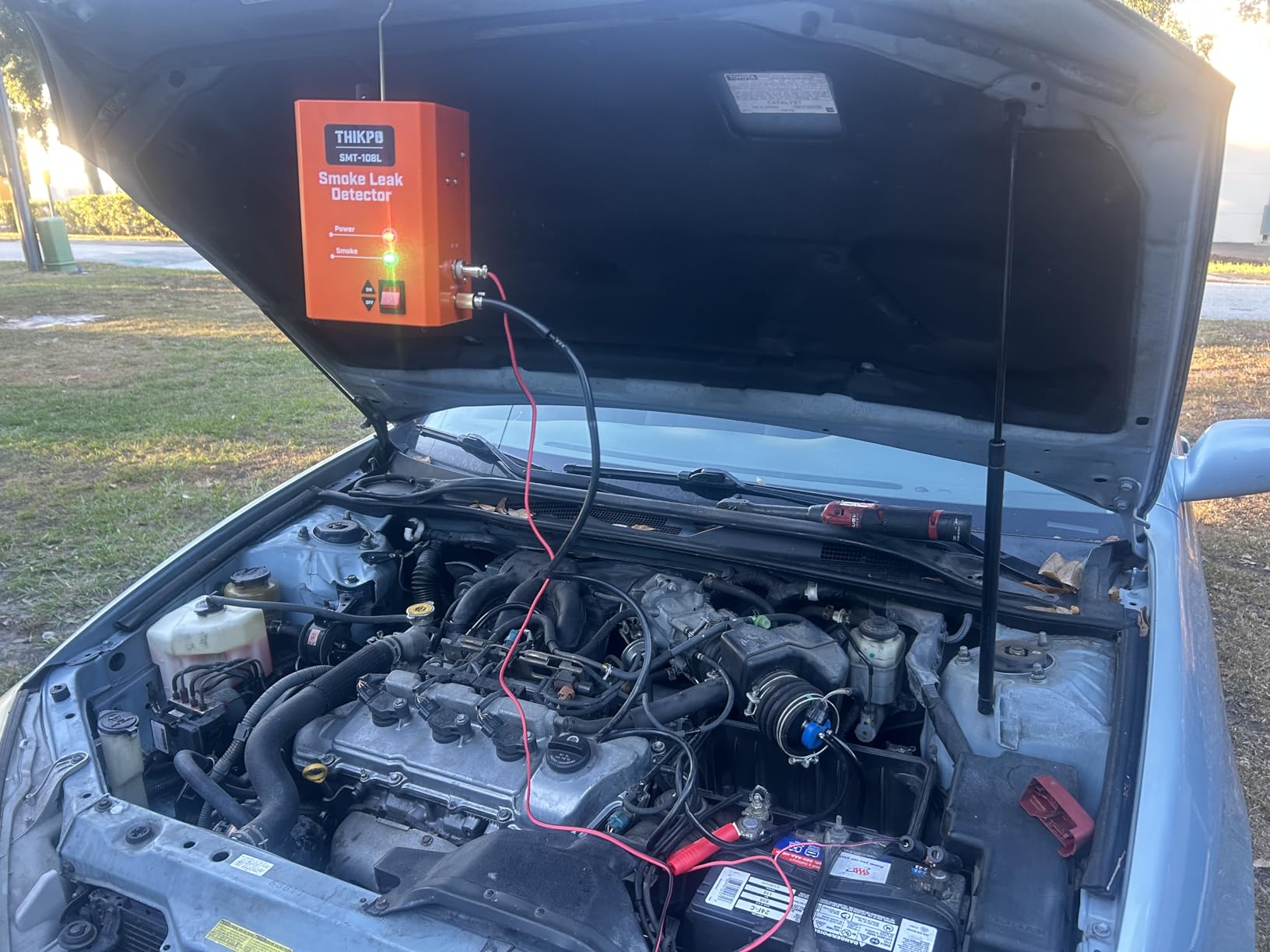 THIKPO Automotive Smoke Machine with Built-in Air Pump, Smoke Leak Detector for EVAP Vacuum, Pipe System, Fuel Leakage, 12V DC Vehicle Leakage Diagnostic Tester customer photo 1