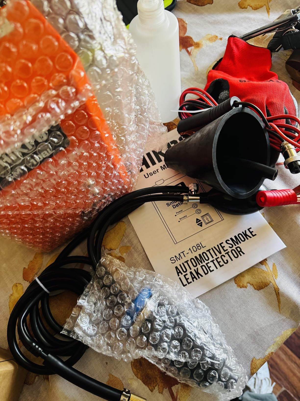 THIKPO Automotive Smoke Machine with Built-in Air Pump, Smoke Leak Detector for EVAP Vacuum, Pipe System, Fuel Leakage, 12V DC Vehicle Leakage Diagnostic Tester customer photo 2
